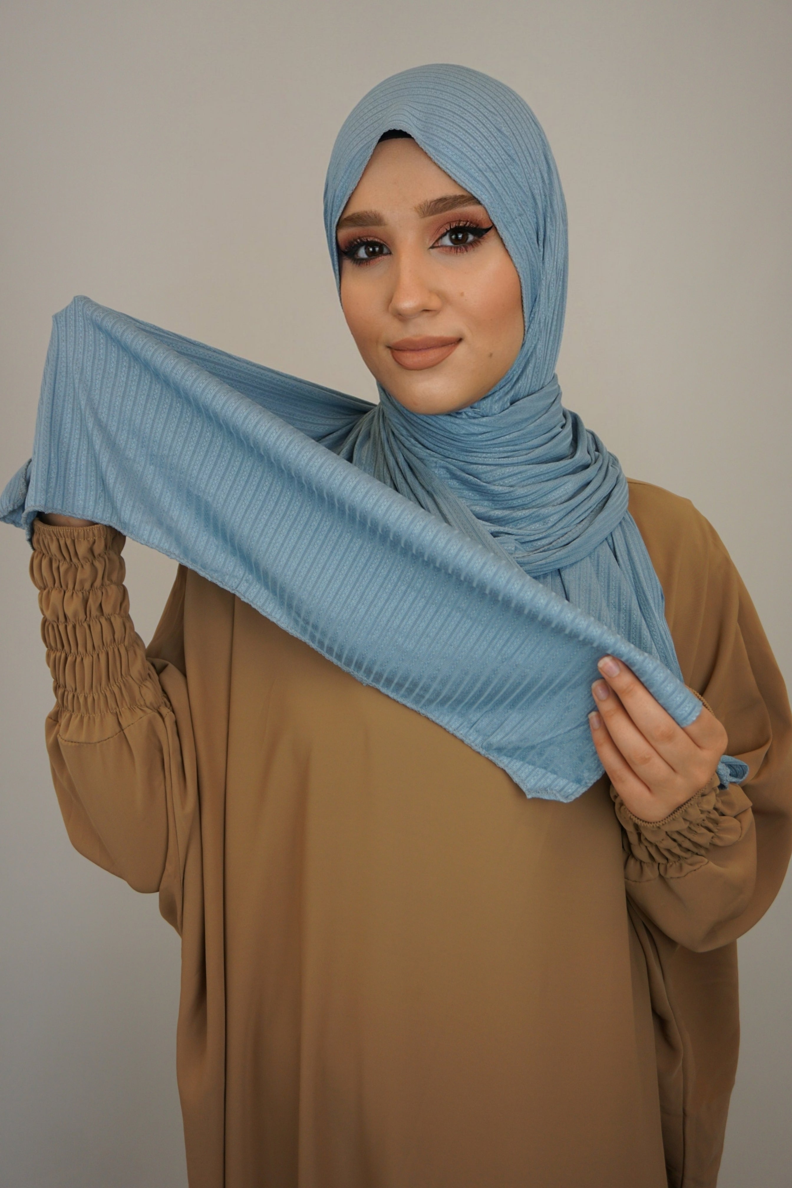 Premium Jersey Ripped Hijab Hellblau