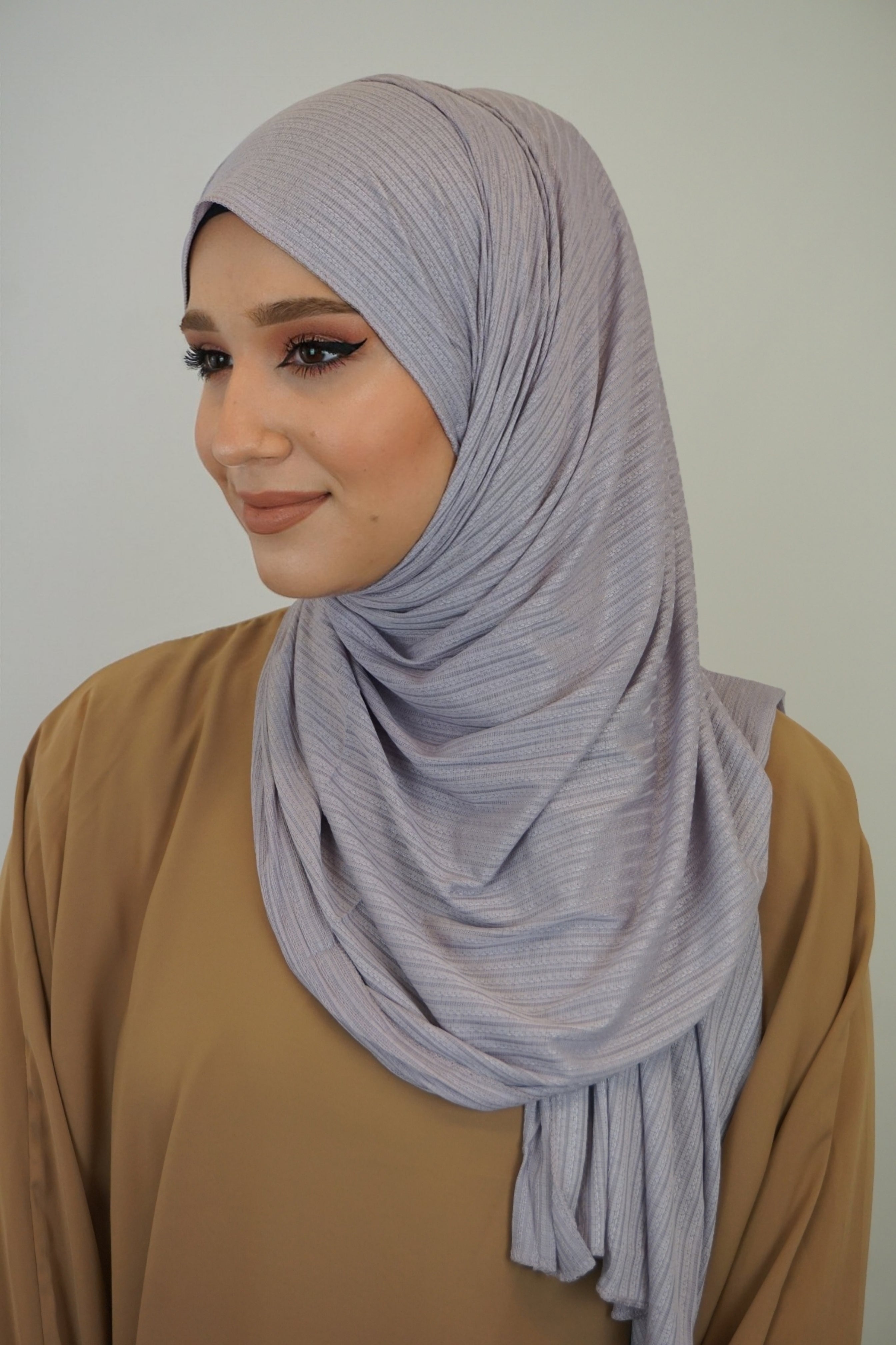 Premium Jersey Ripped Hijab Hellflieder