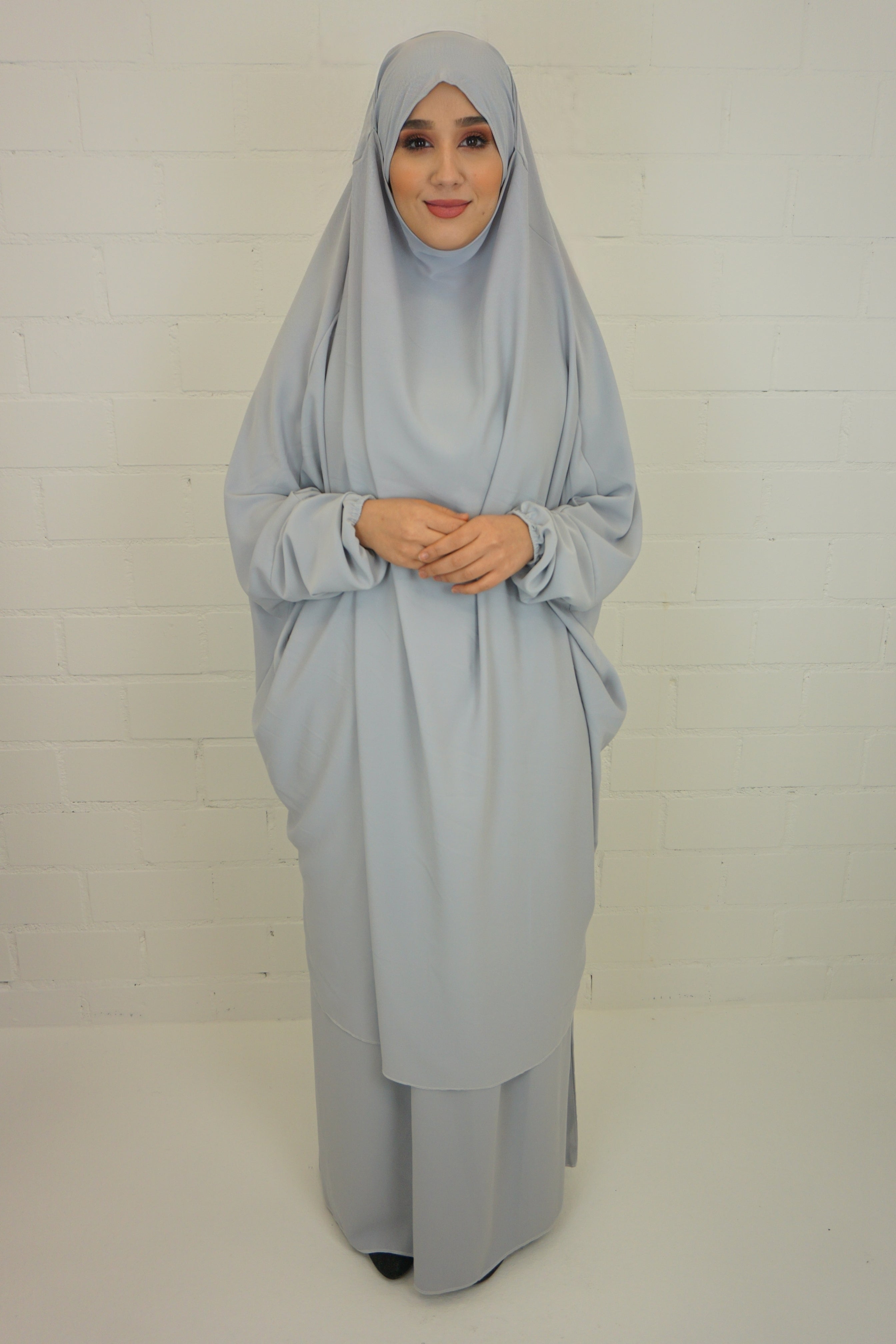 Jilbab Farheena Silbergrau