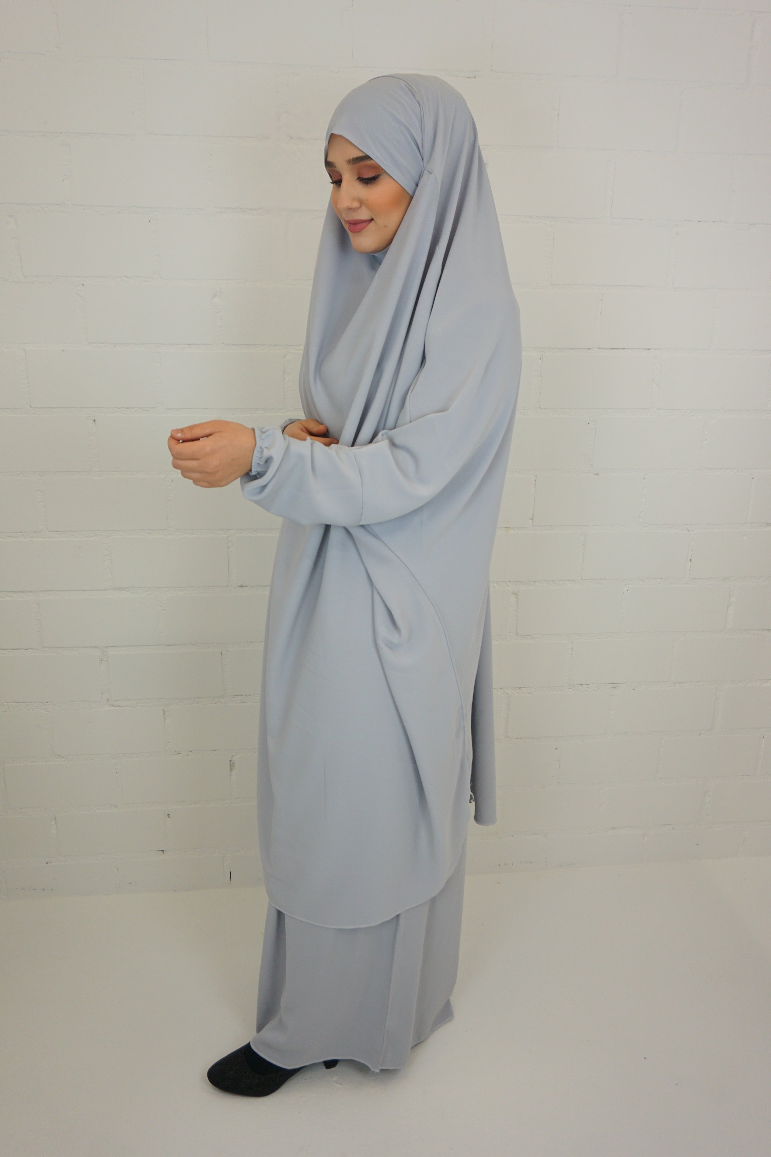 Jilbab Farheena Silbergrau