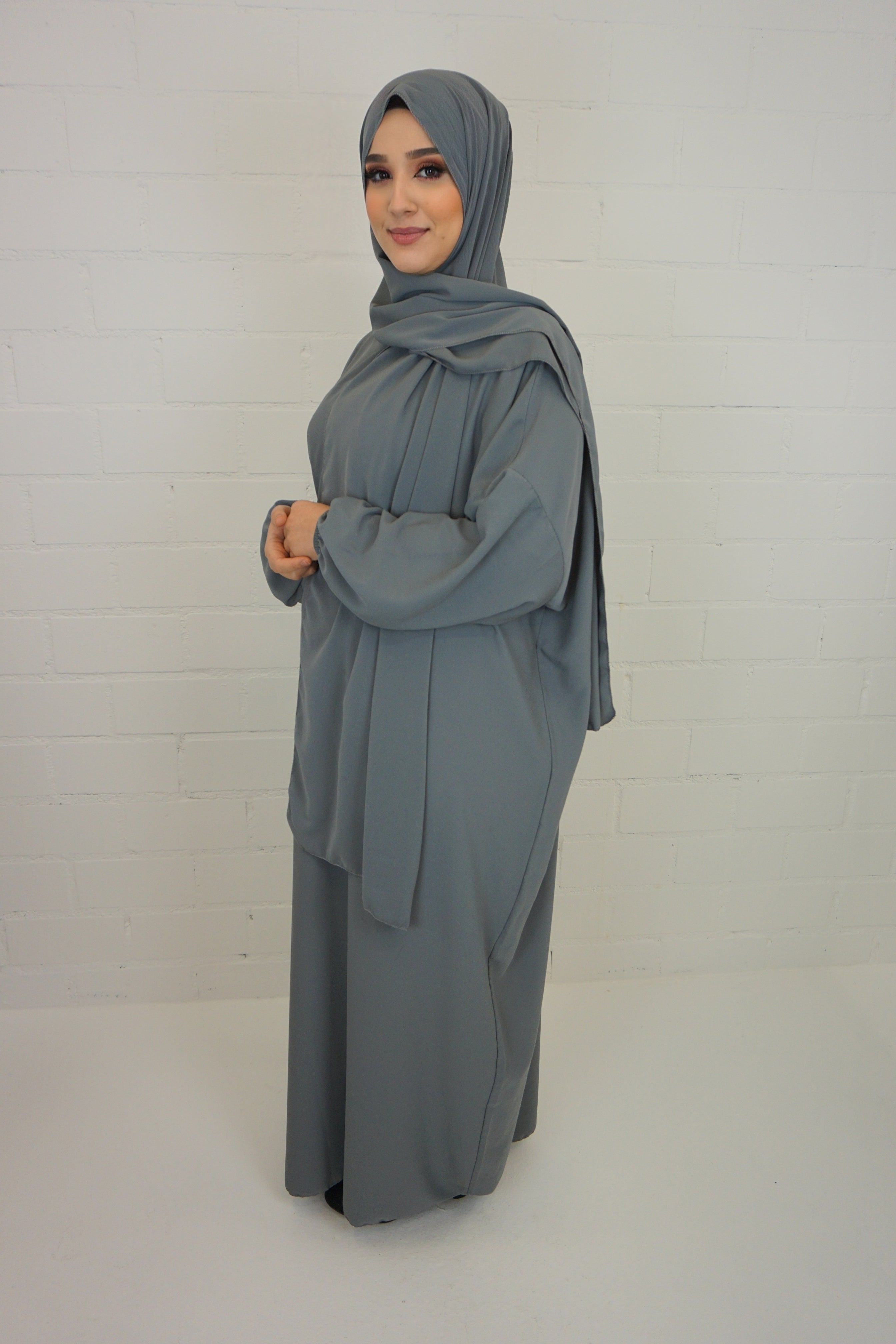 Hijab-Abaya Grau