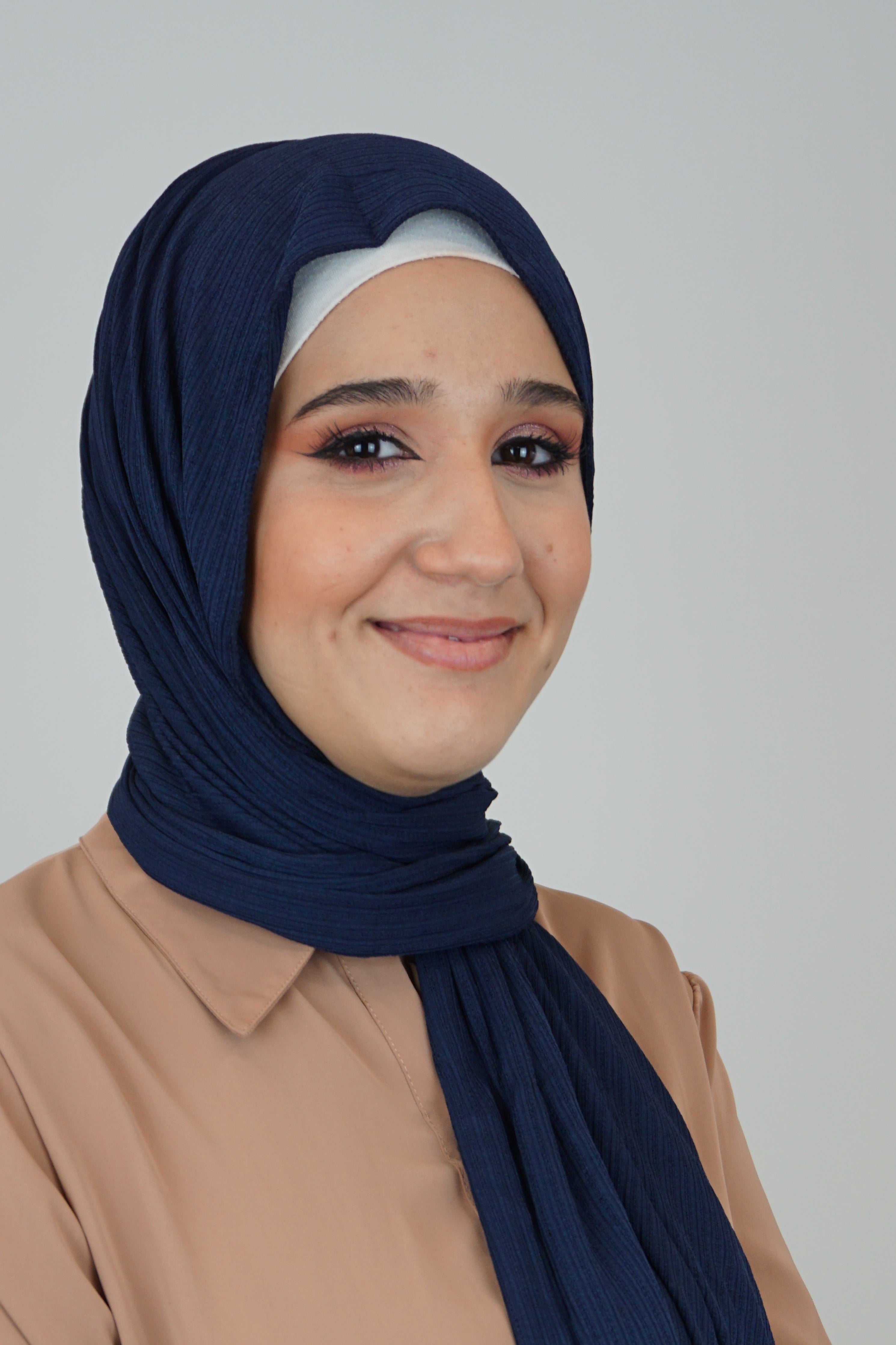 Premium Jersey Ripped Hijab Navyblau