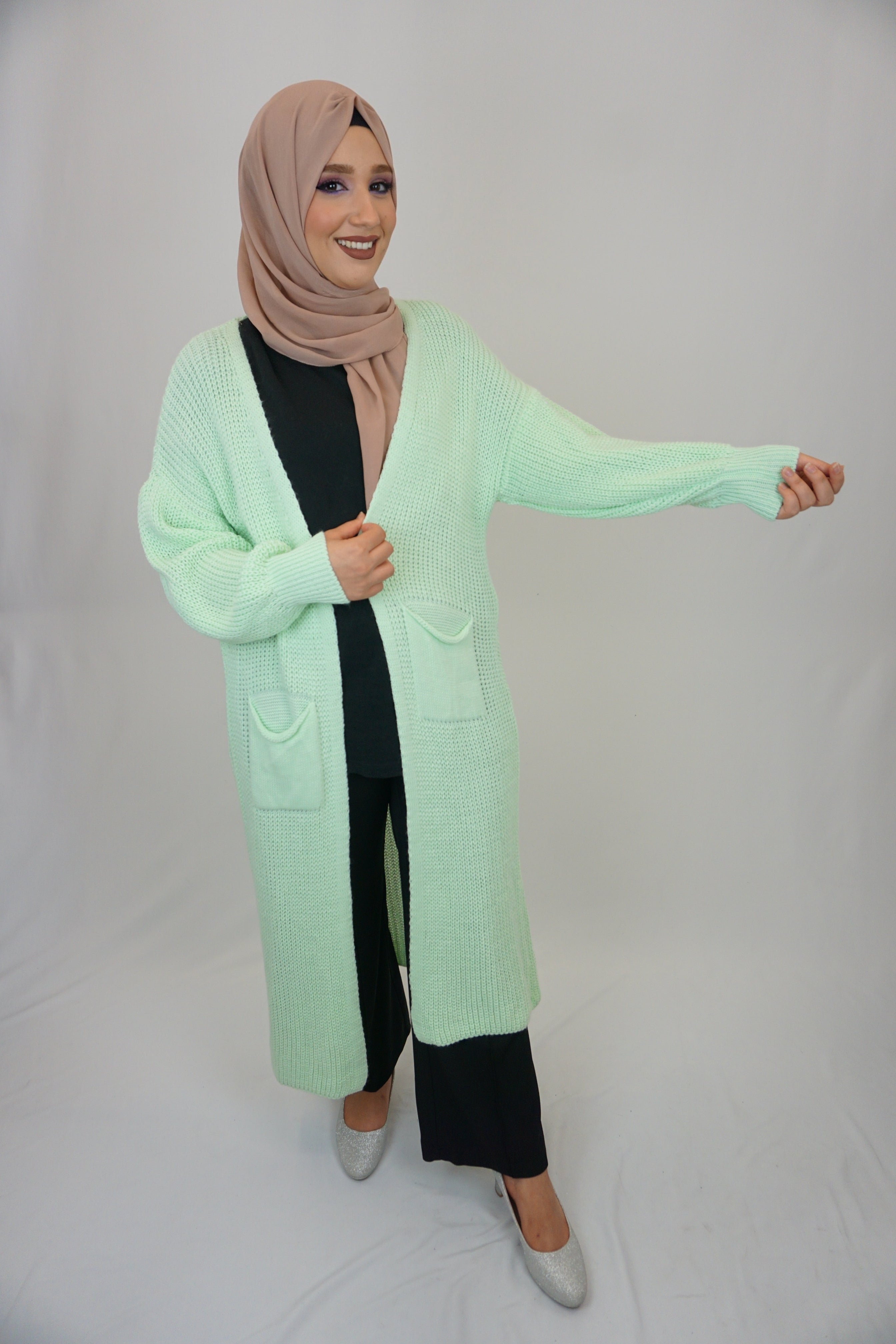 Maxi Cardigan Mahnoor Pistaziengrün