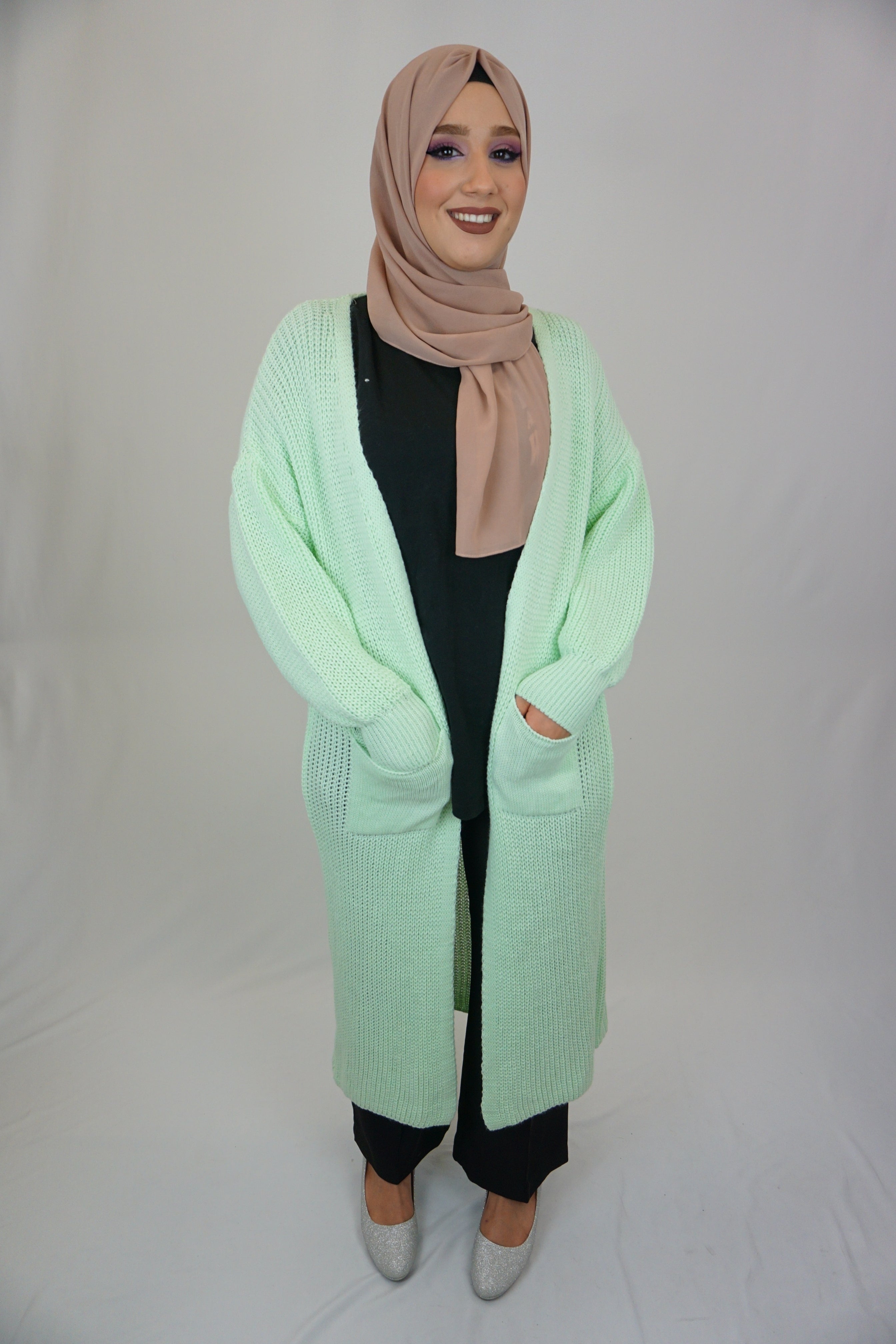 Maxi Cardigan Mahnoor Pistaziengrün