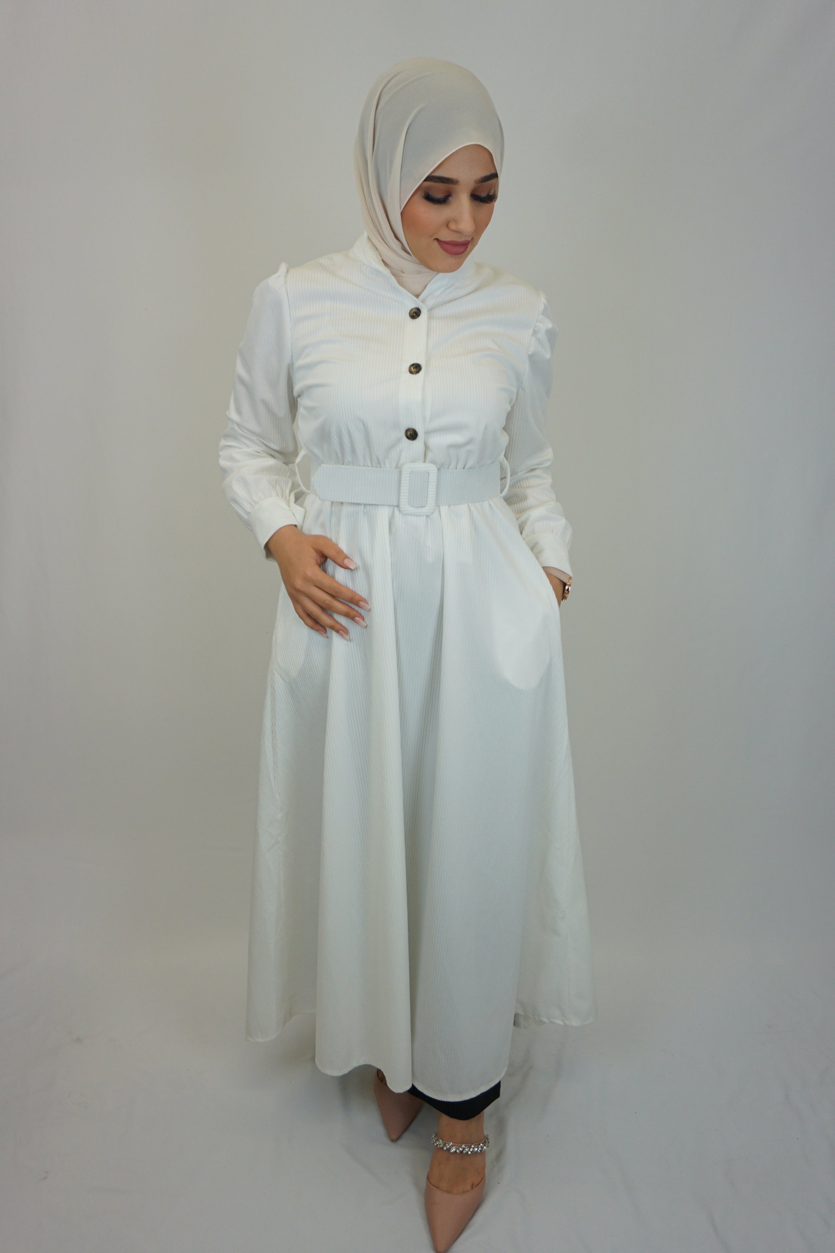 Kort Kleid Weiß – Eleganz in minimalistischem Design