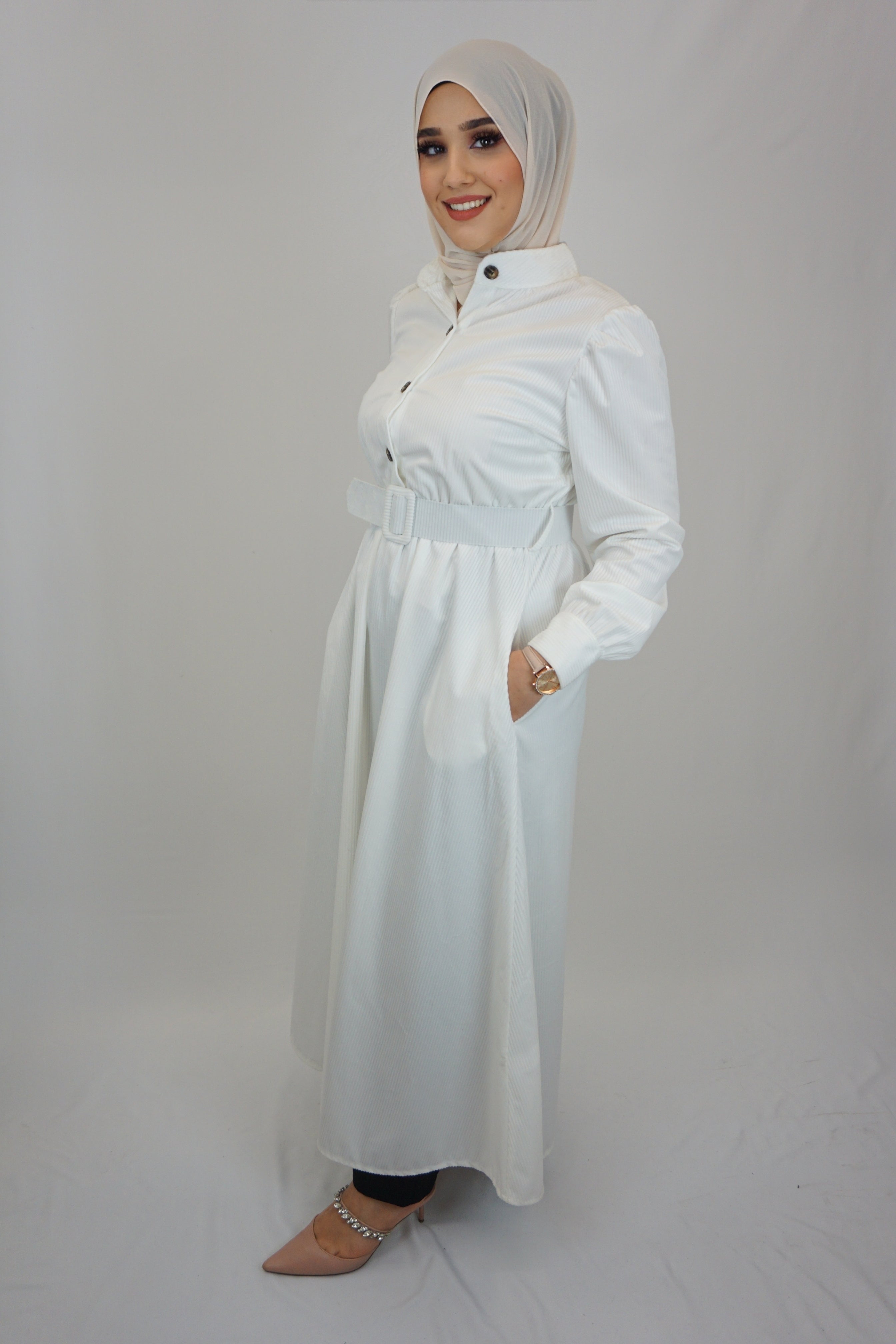 Kort Kleid Weiß – Eleganz in minimalistischem Design