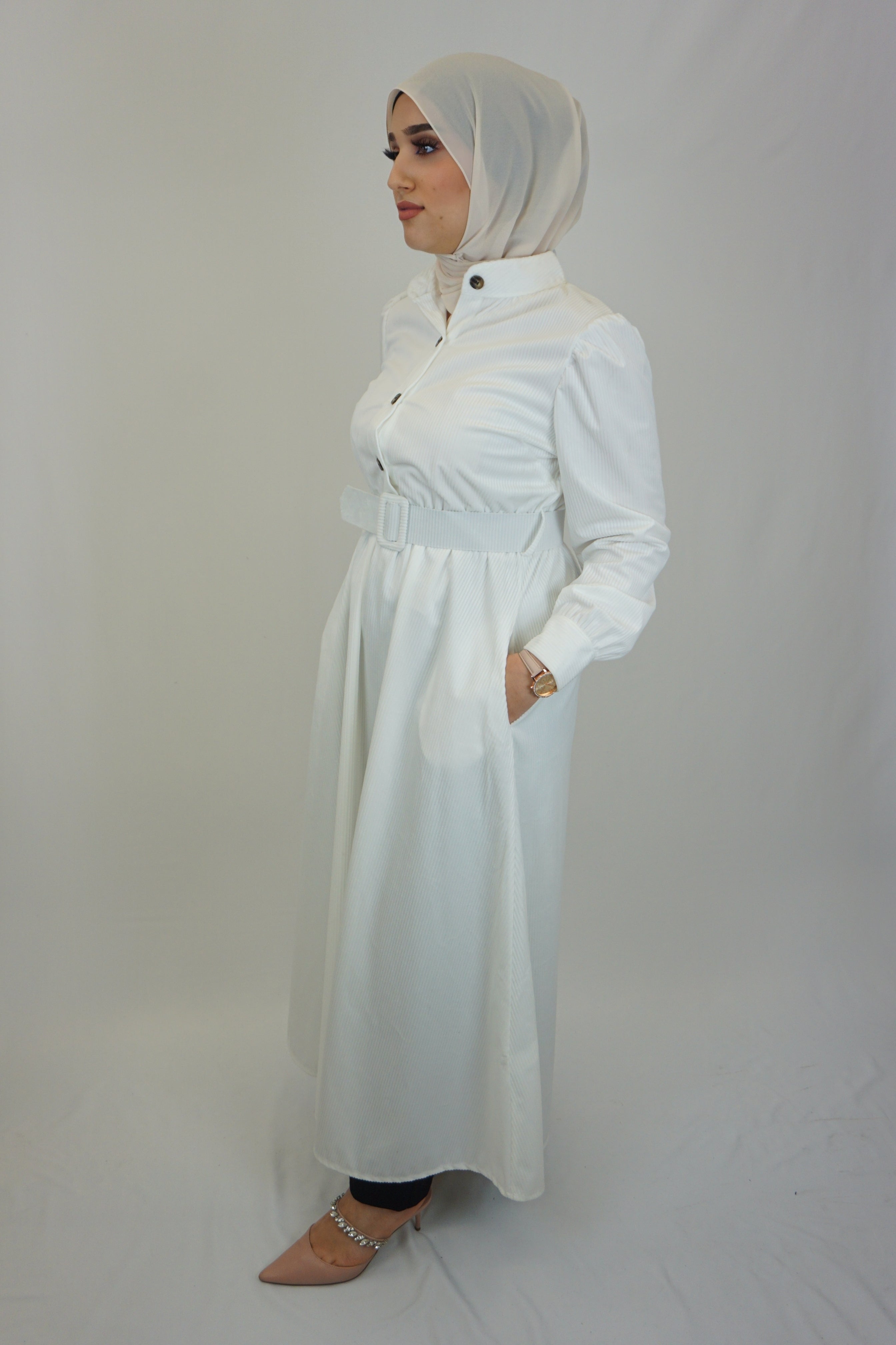 Kort Kleid Weiß – Eleganz in minimalistischem Design