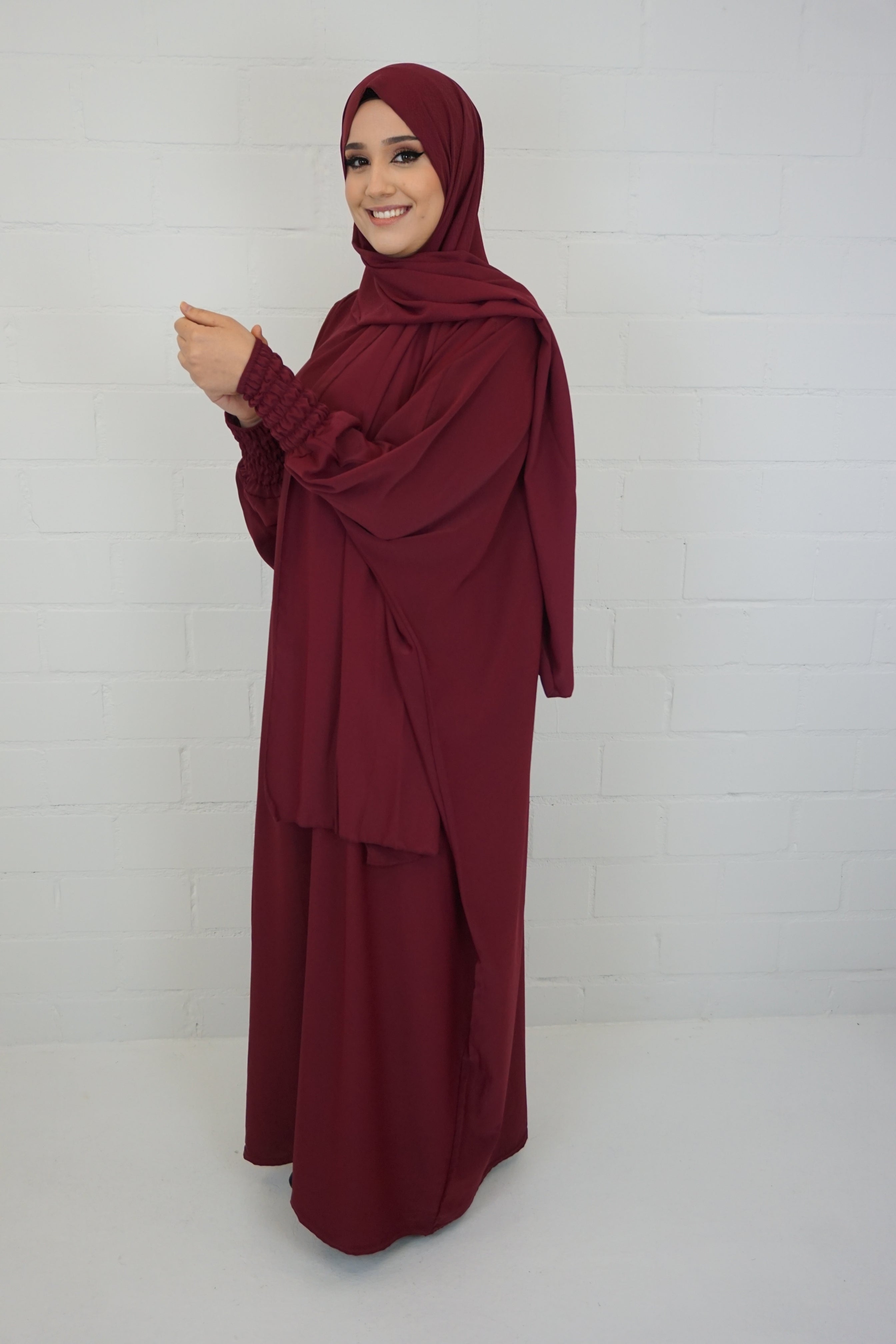 Hijab-Abaya 2 Bordeaux