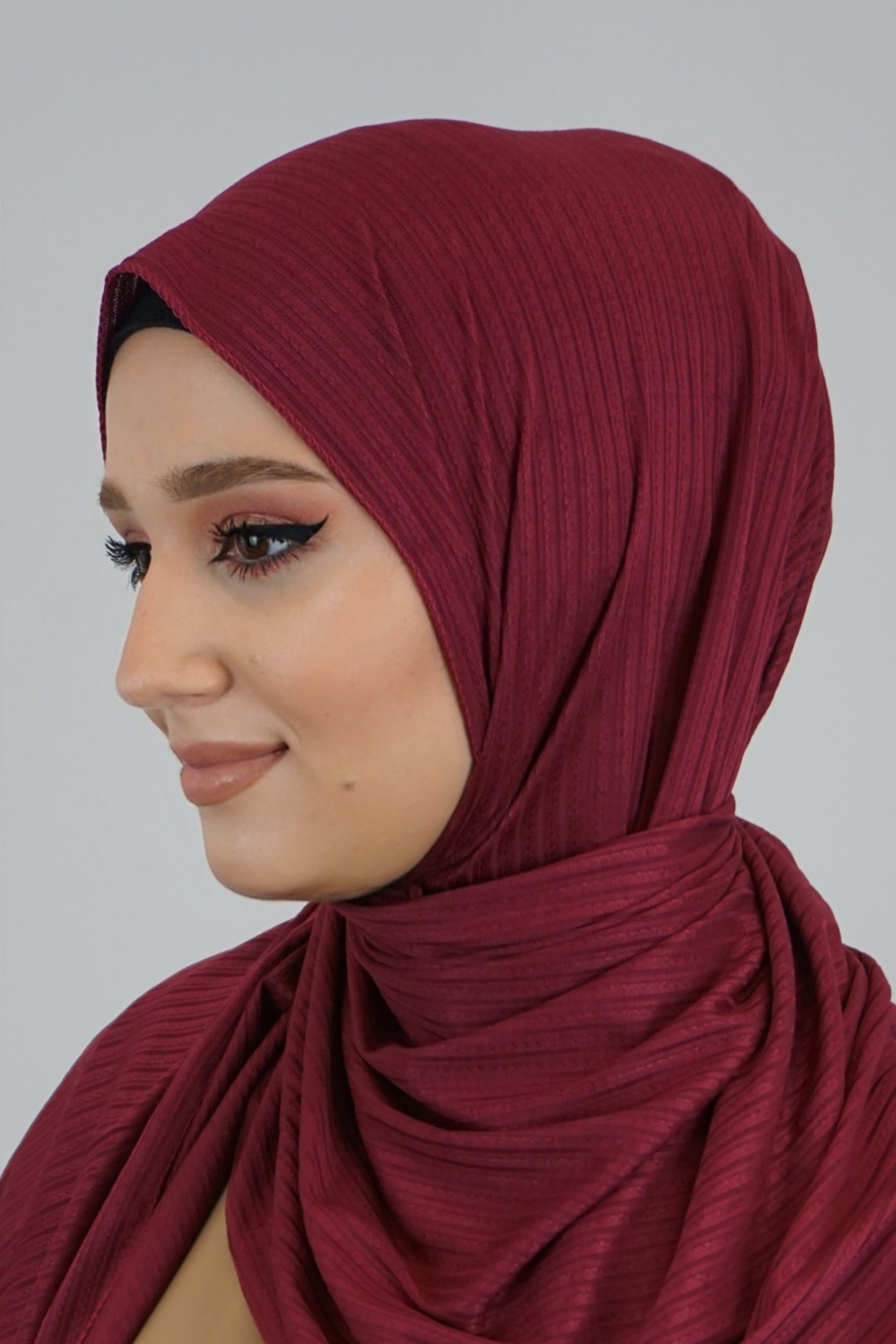 Premium Jersey Ripped Hijab Bordeaux