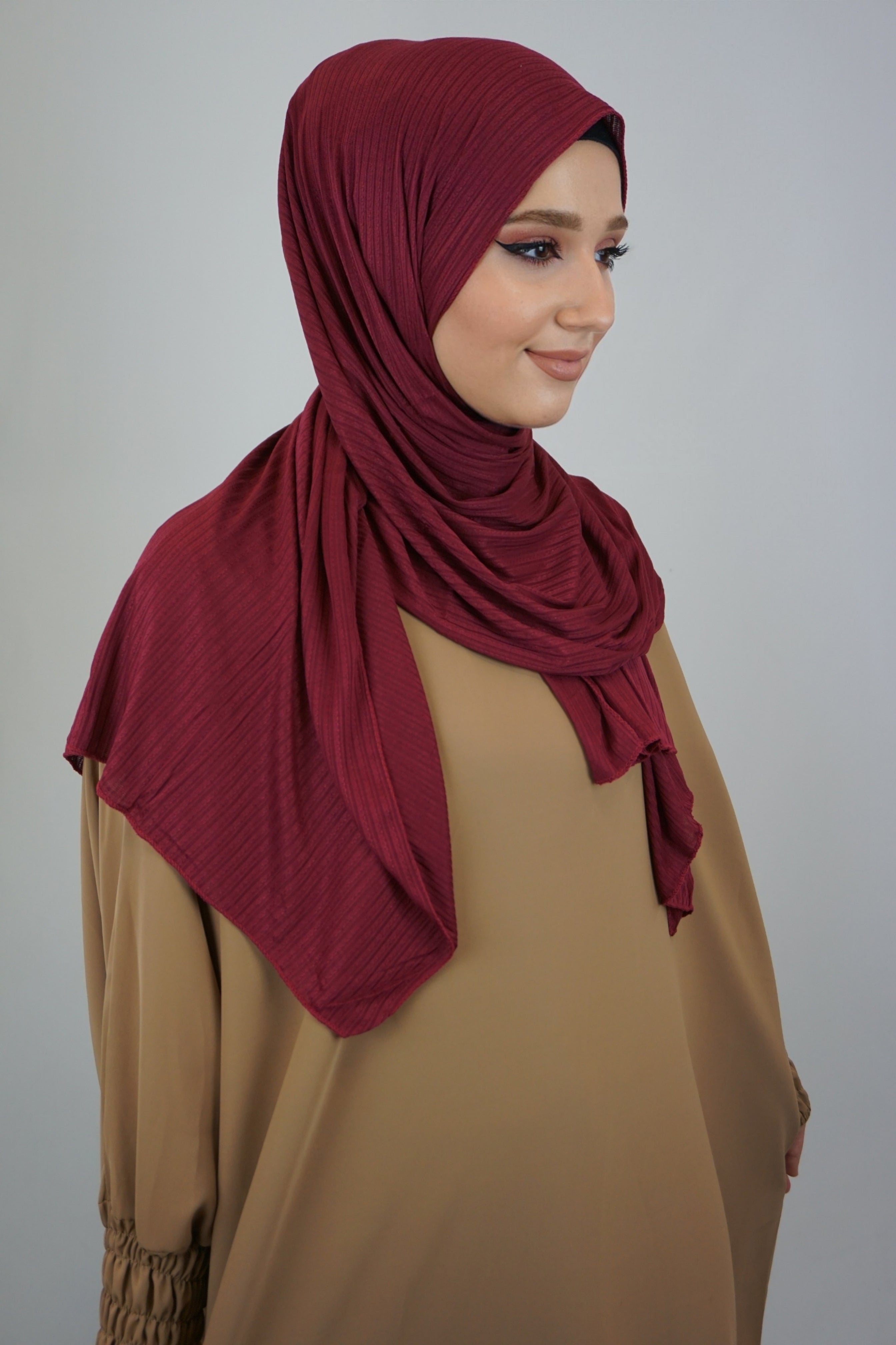 Premium Jersey Ripped Hijab Bordeaux