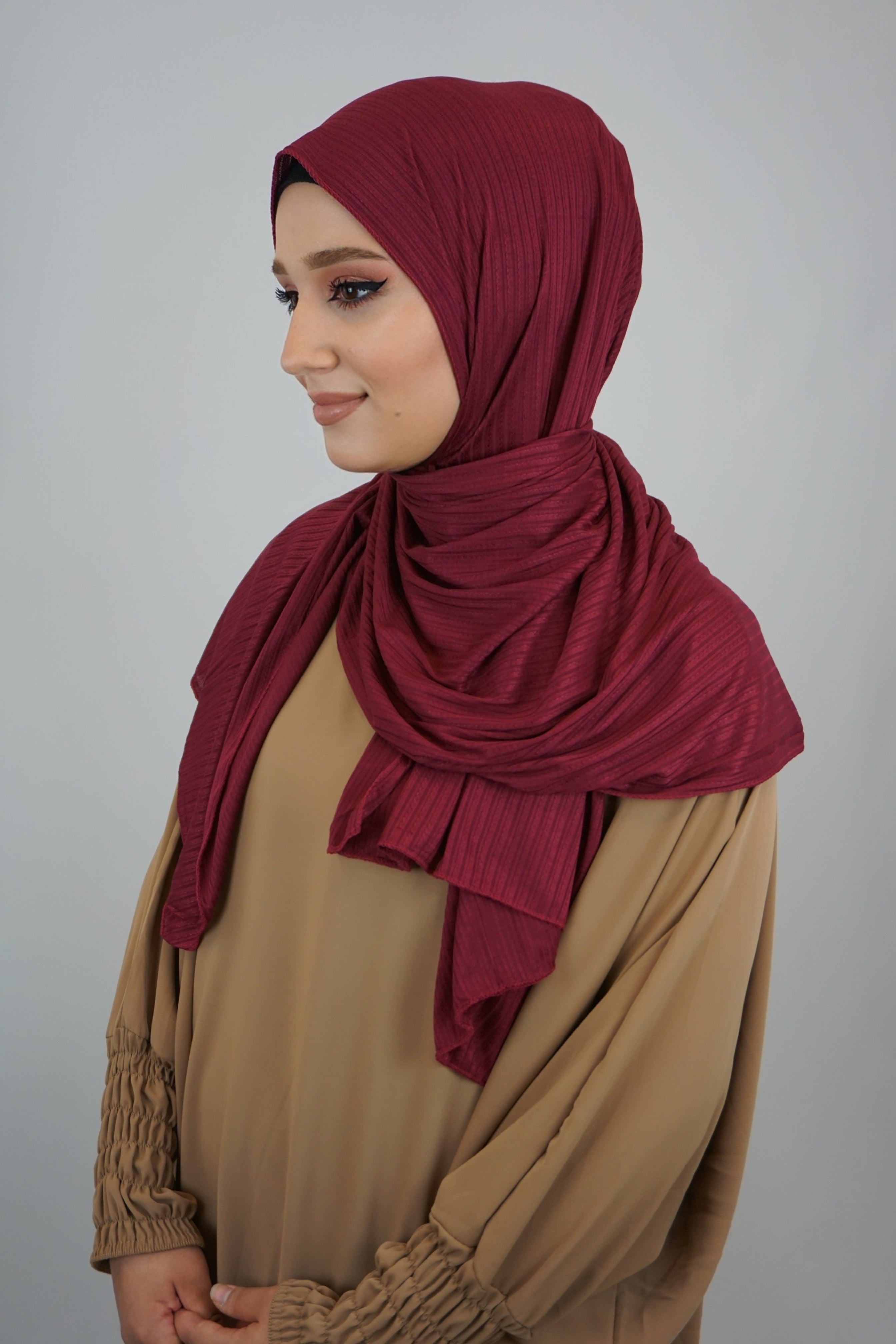 Premium Jersey Ripped Hijab Bordeaux