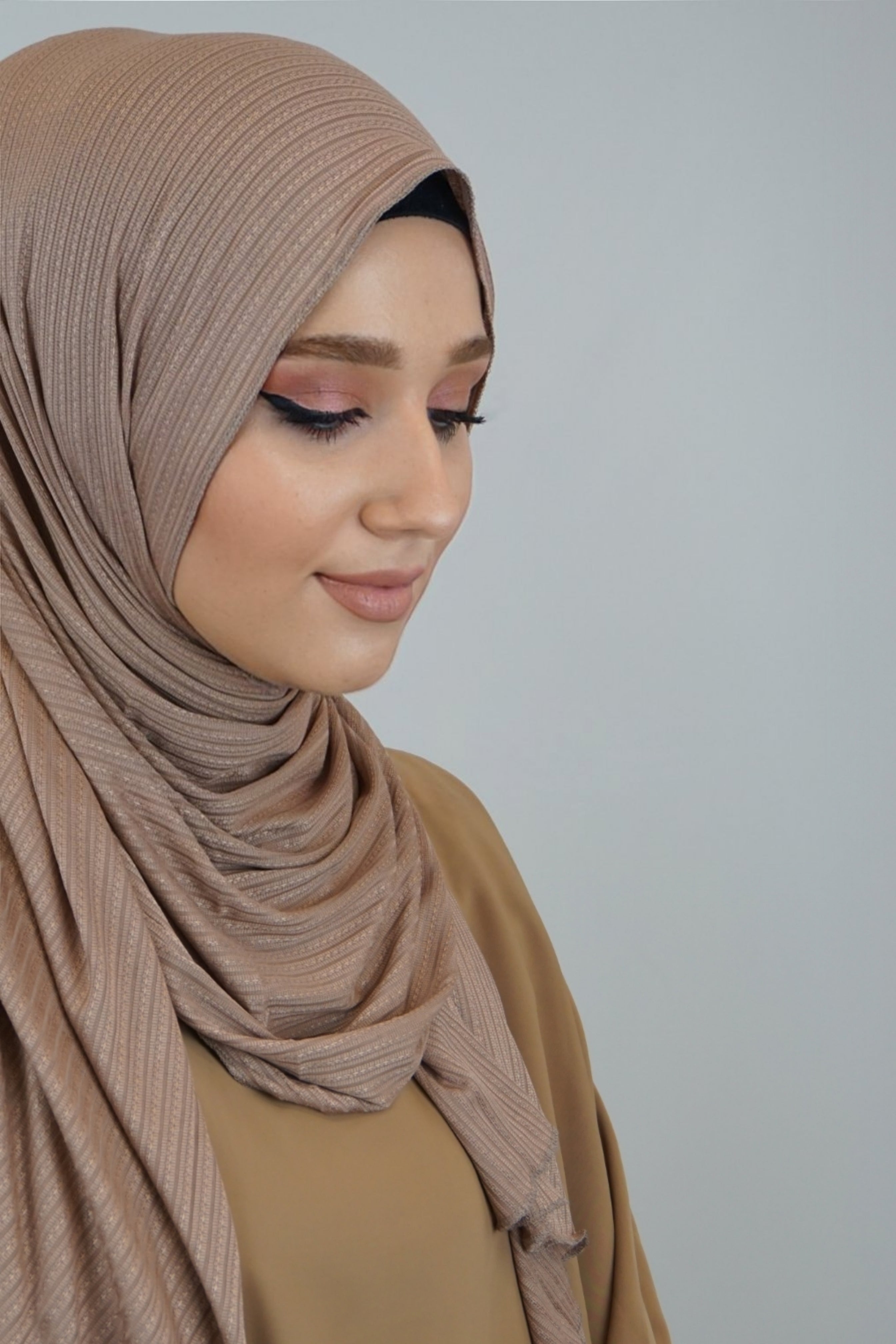 Premium Jersey Ripped Hijab Karamell