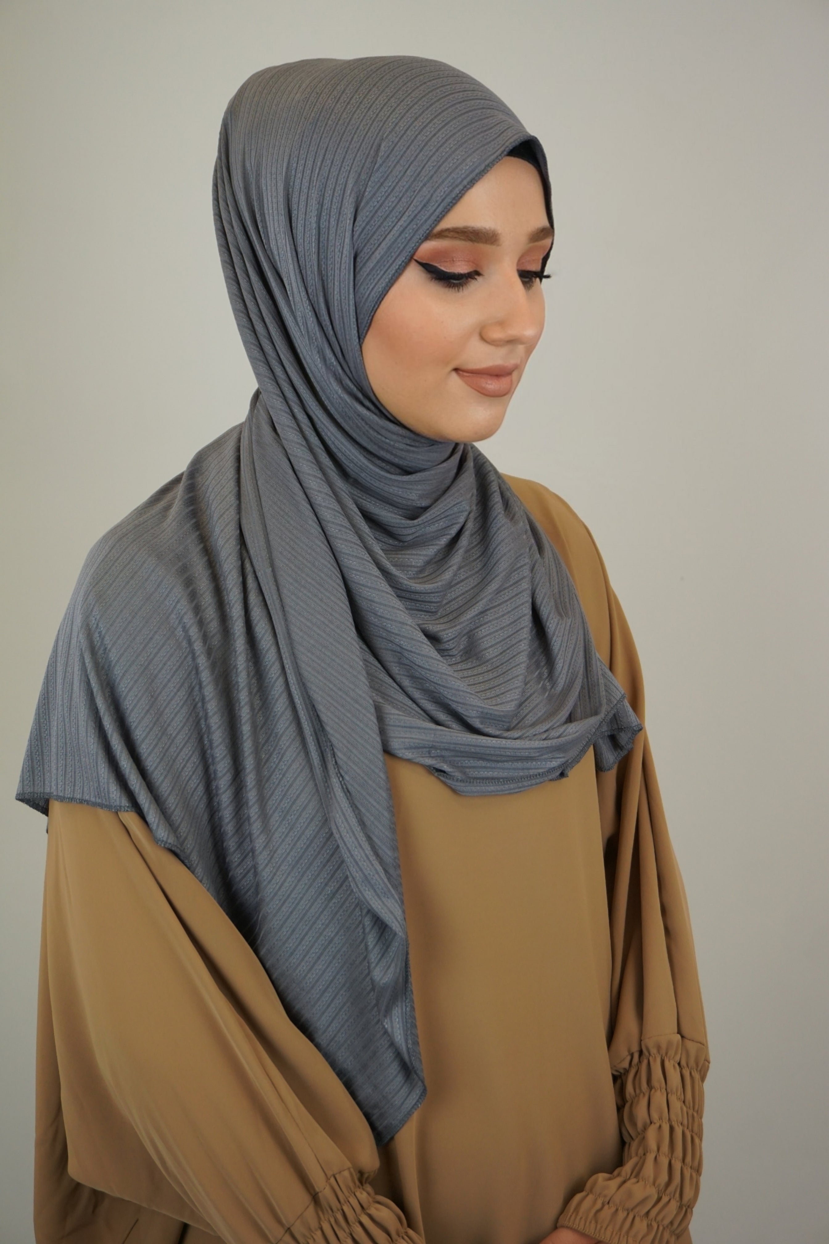 Premium Jersey Ripped Hijab Grau