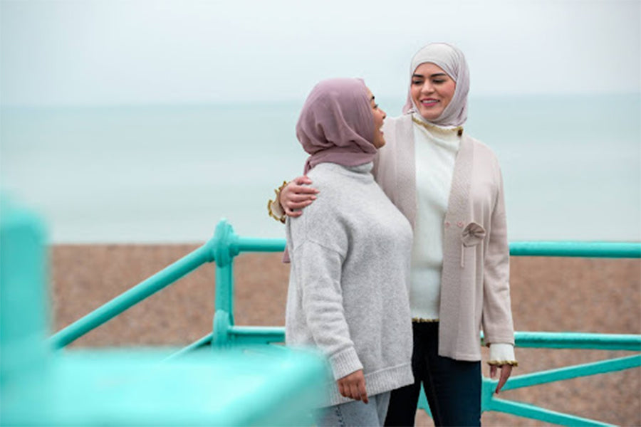 Hijab Zweiteiler: Trendige Zweiteilige Hijab Outfits für Alltag & Festtage