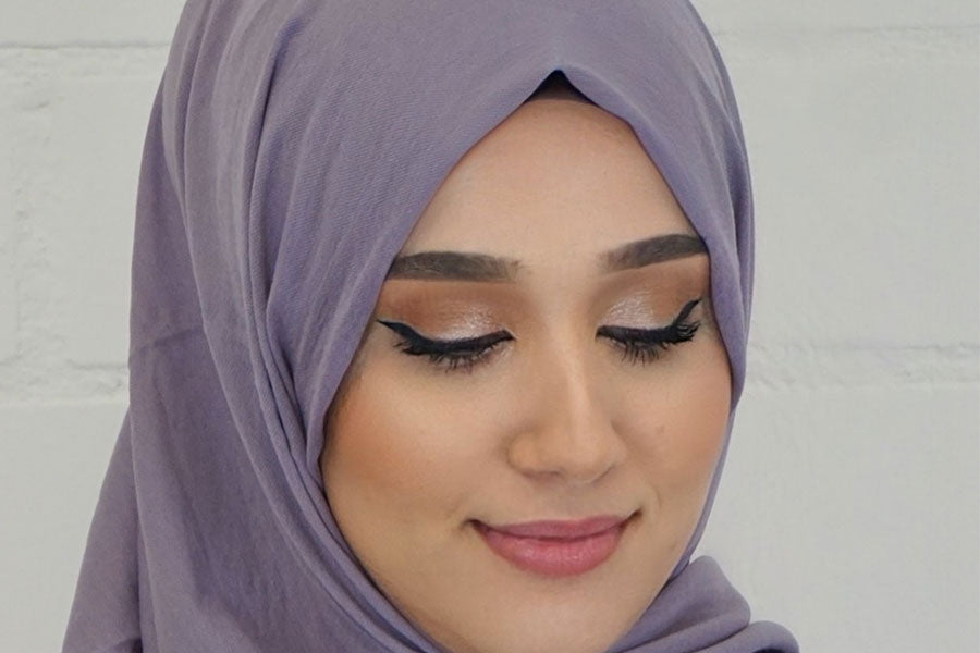 Wie kann ich einen Baumwoll-Hijab für einen geschichteten Look stylen?