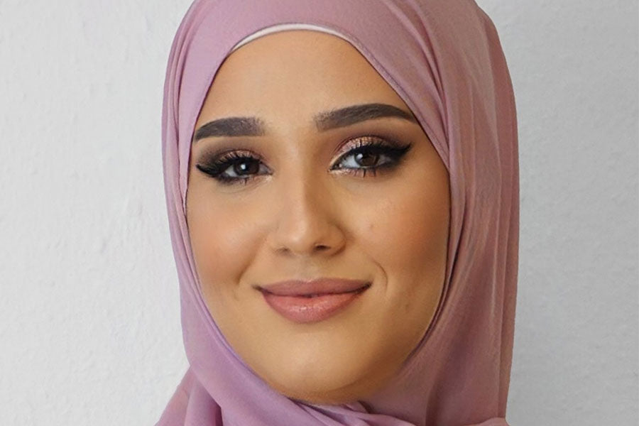 Wie stylt man einen Chiffon-Hijab für schicke und mühelose Looks?