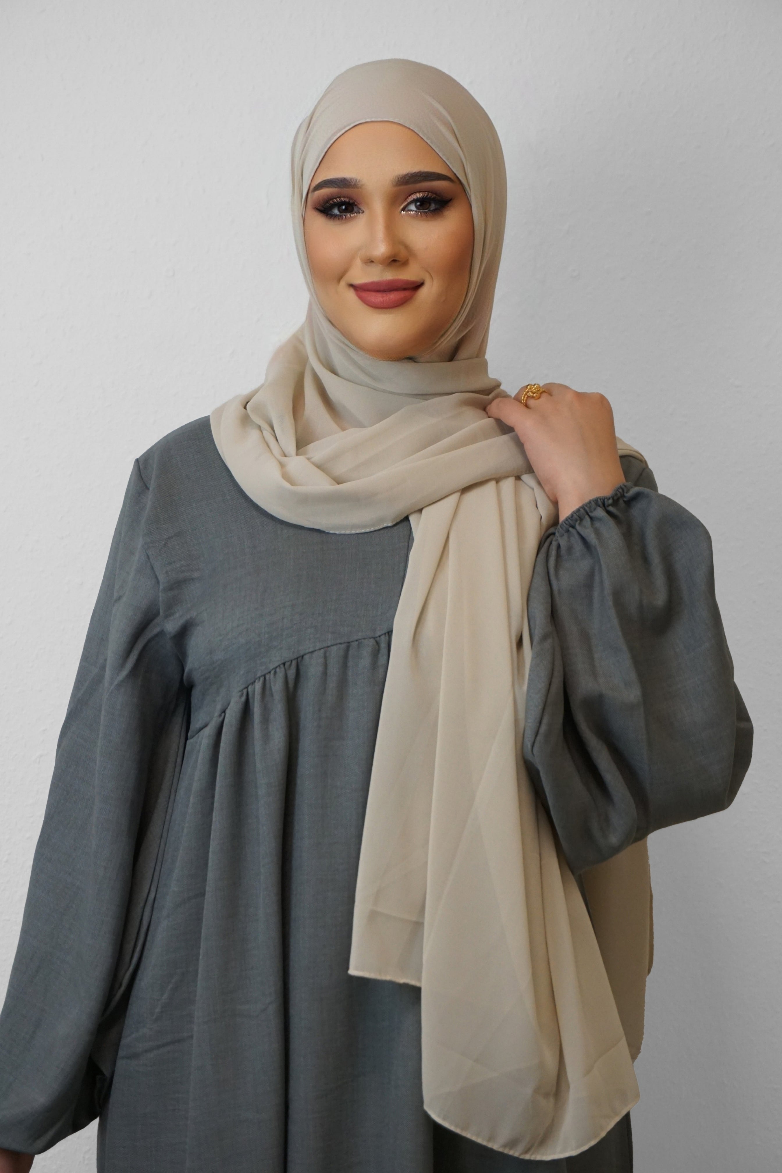 Chiffon XL Hijab Beige 2