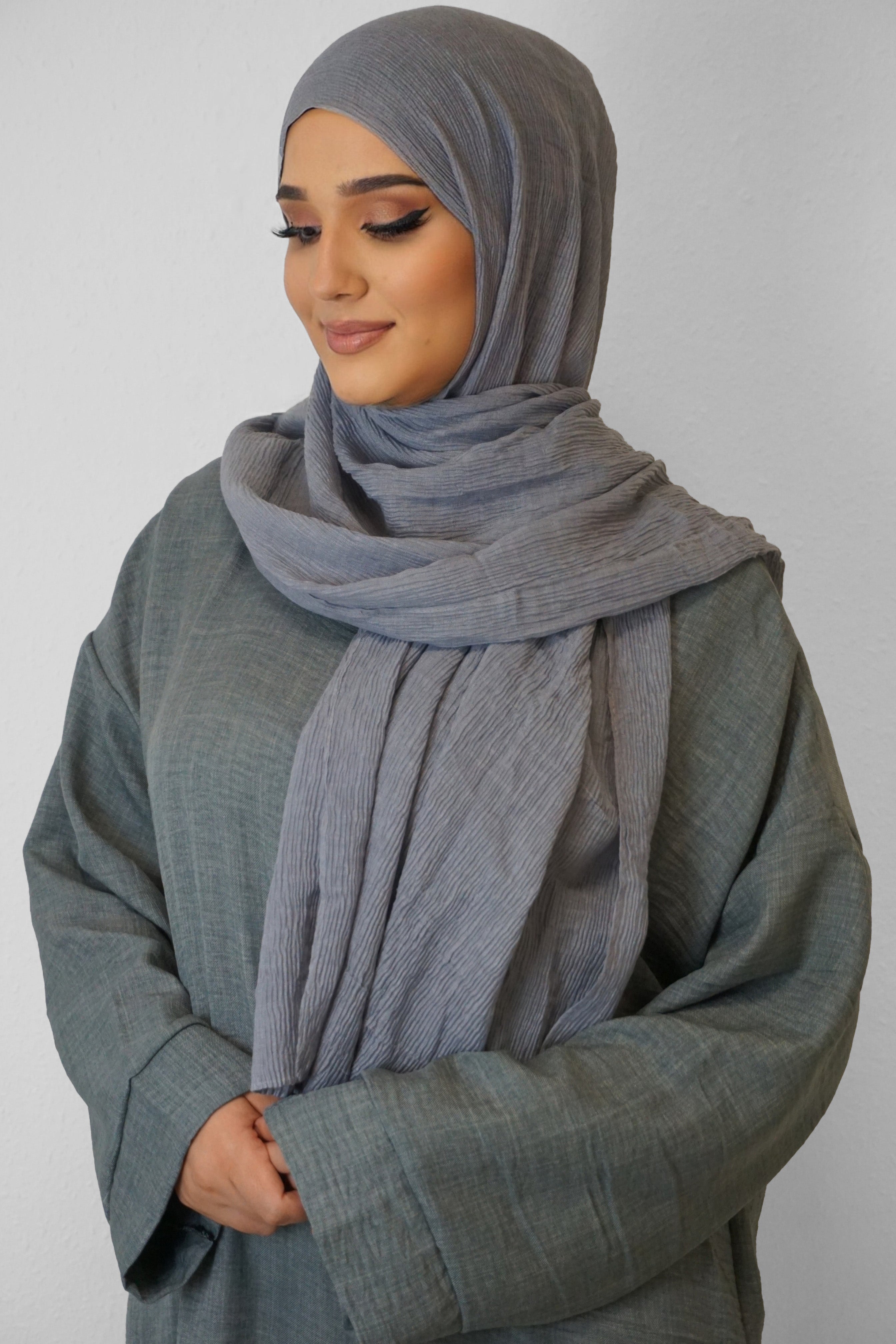 Baumwolle Crinkle-Hijab Dunkelgrau