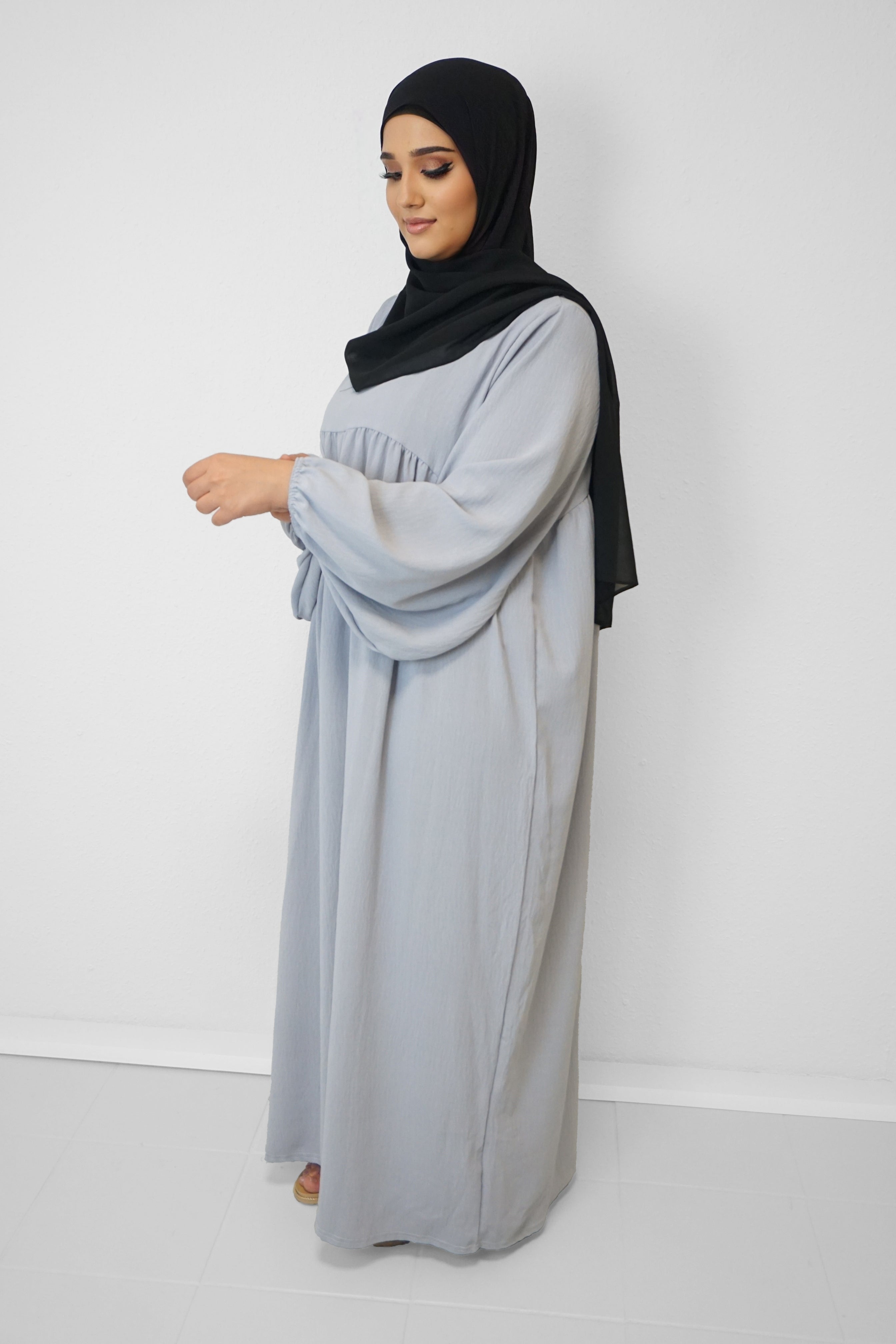 Abaya Faryal Hellgrau