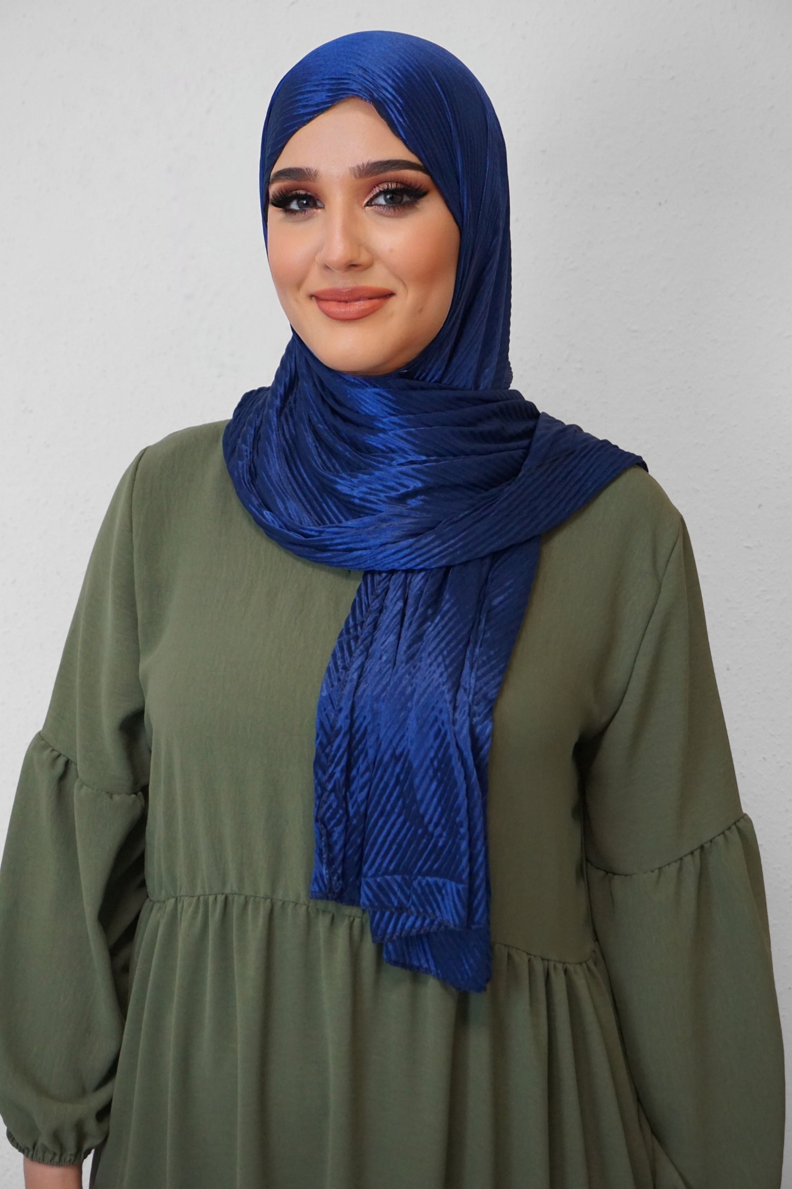 Satin Hijab Plissiert Dunkelblau