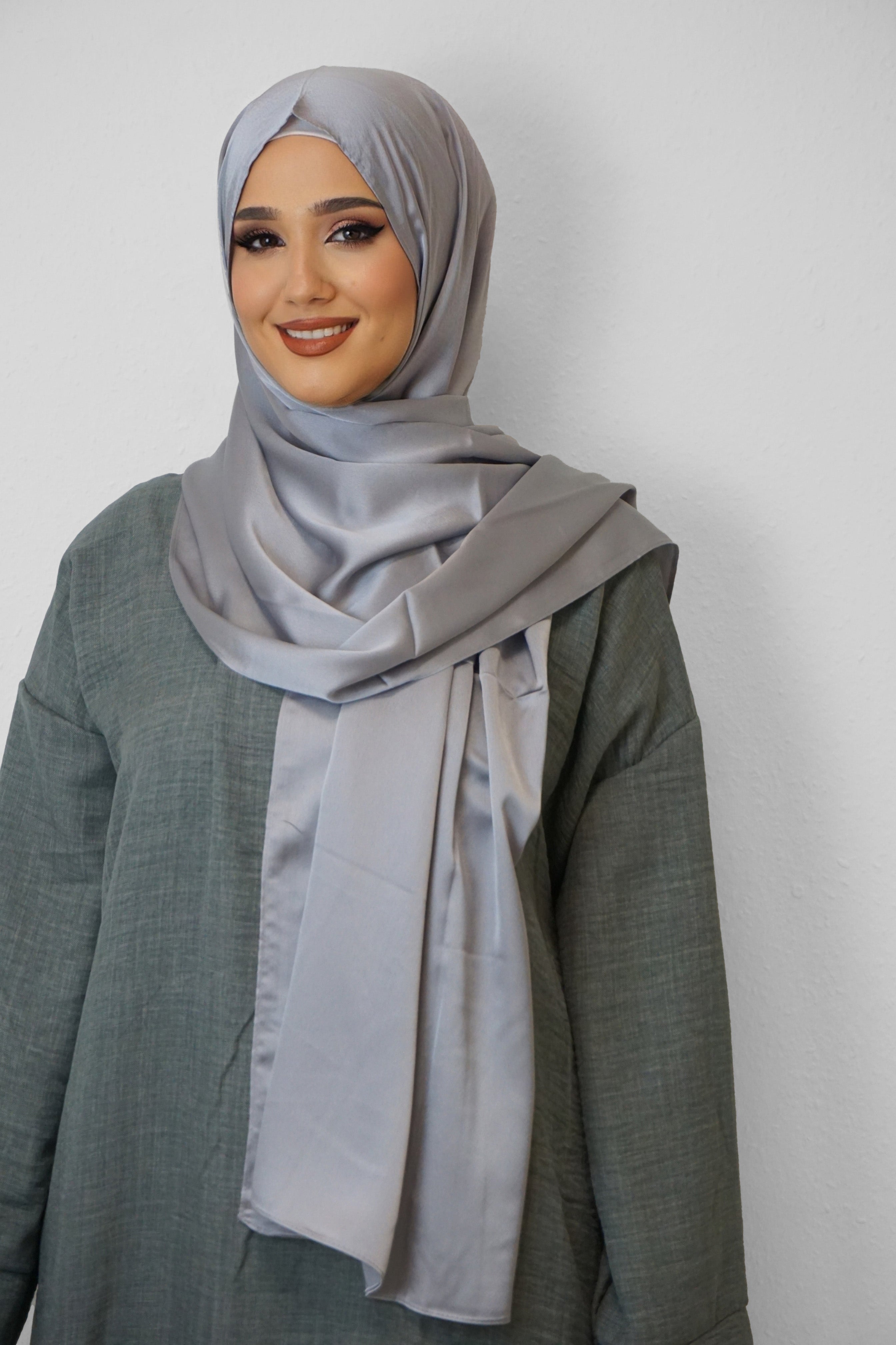 Satin Classic Hijab Grau