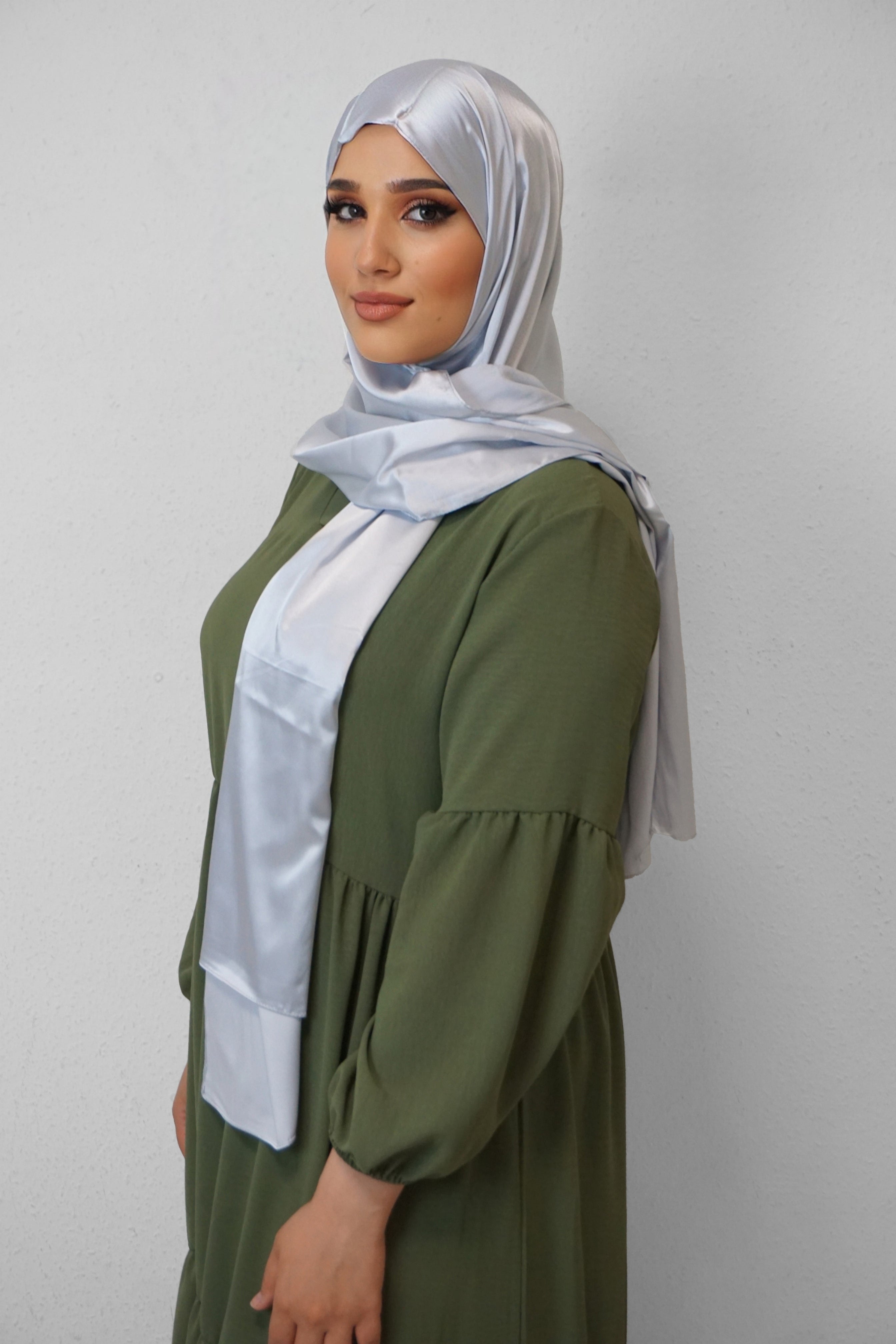 Satin Classic Hijab Silber