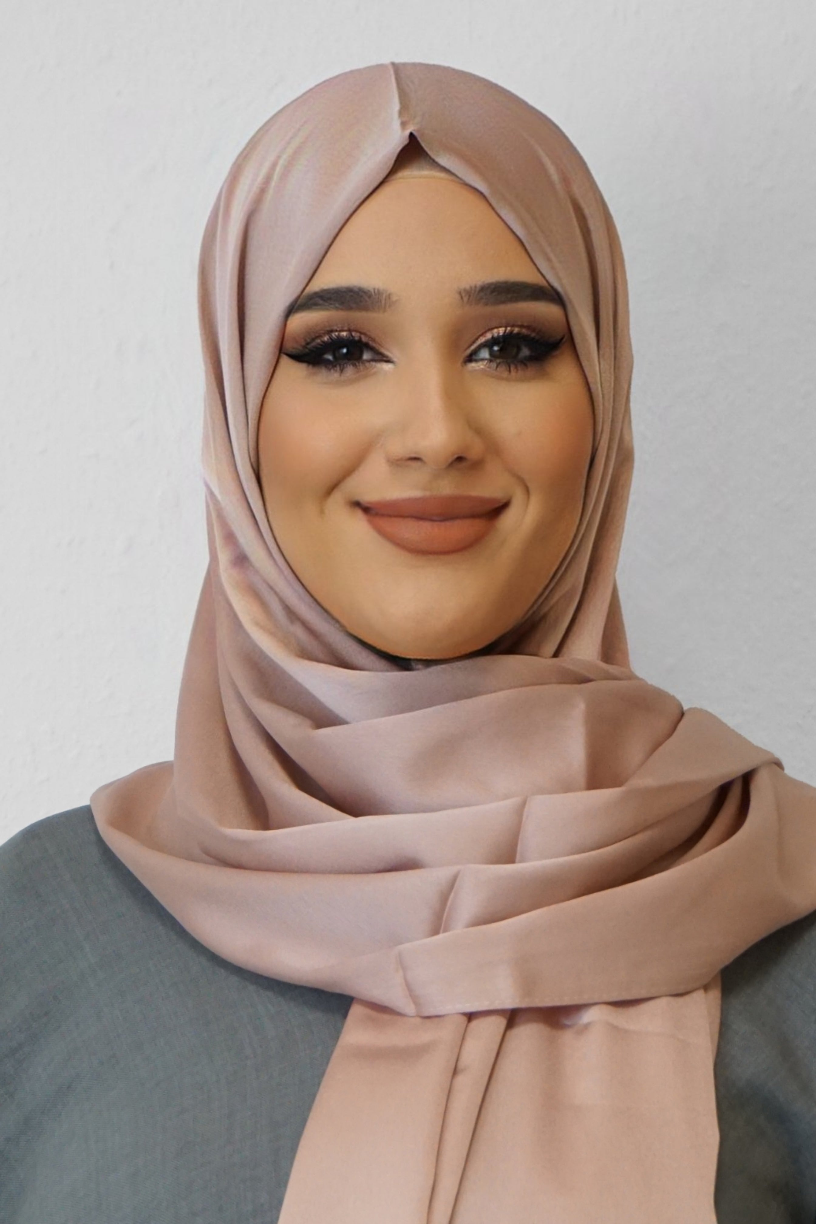 Satin Classic Hijab Dunkelrosa