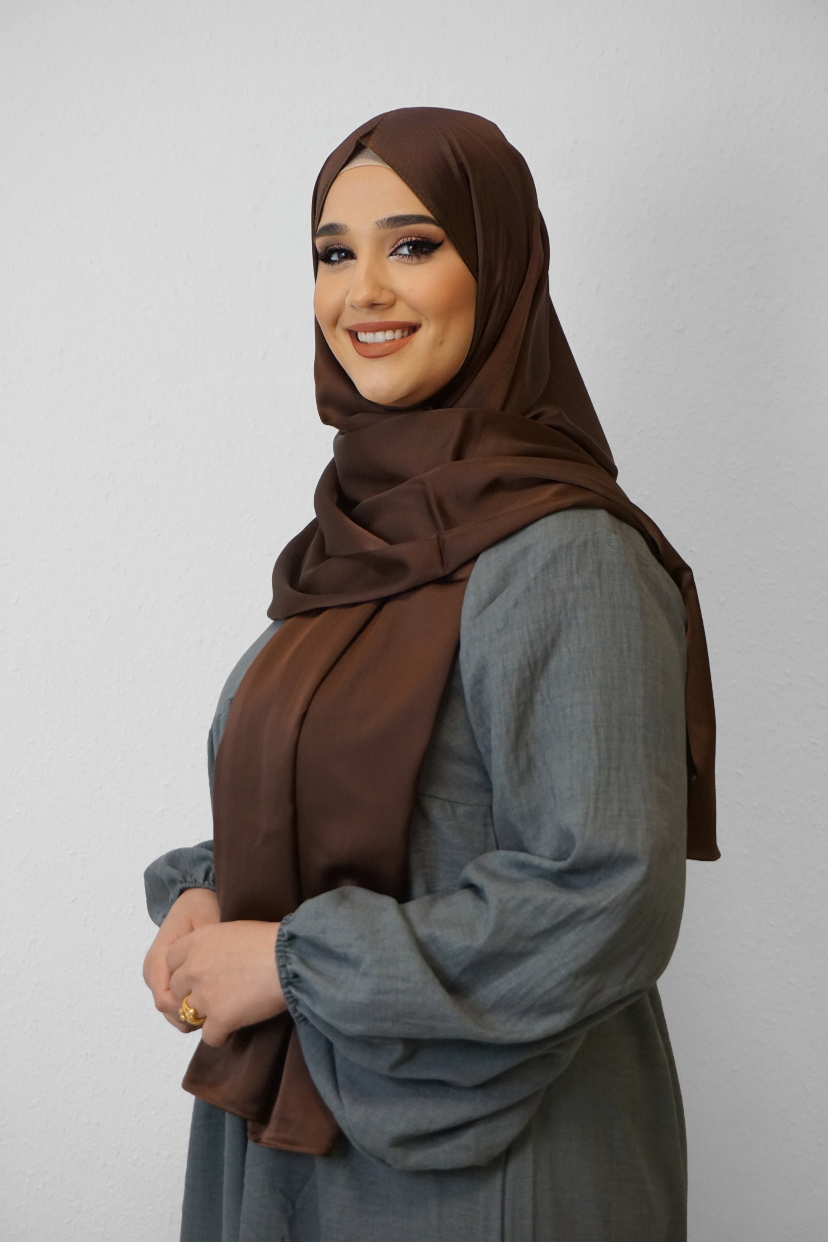 Satin Classic Hijab Braun