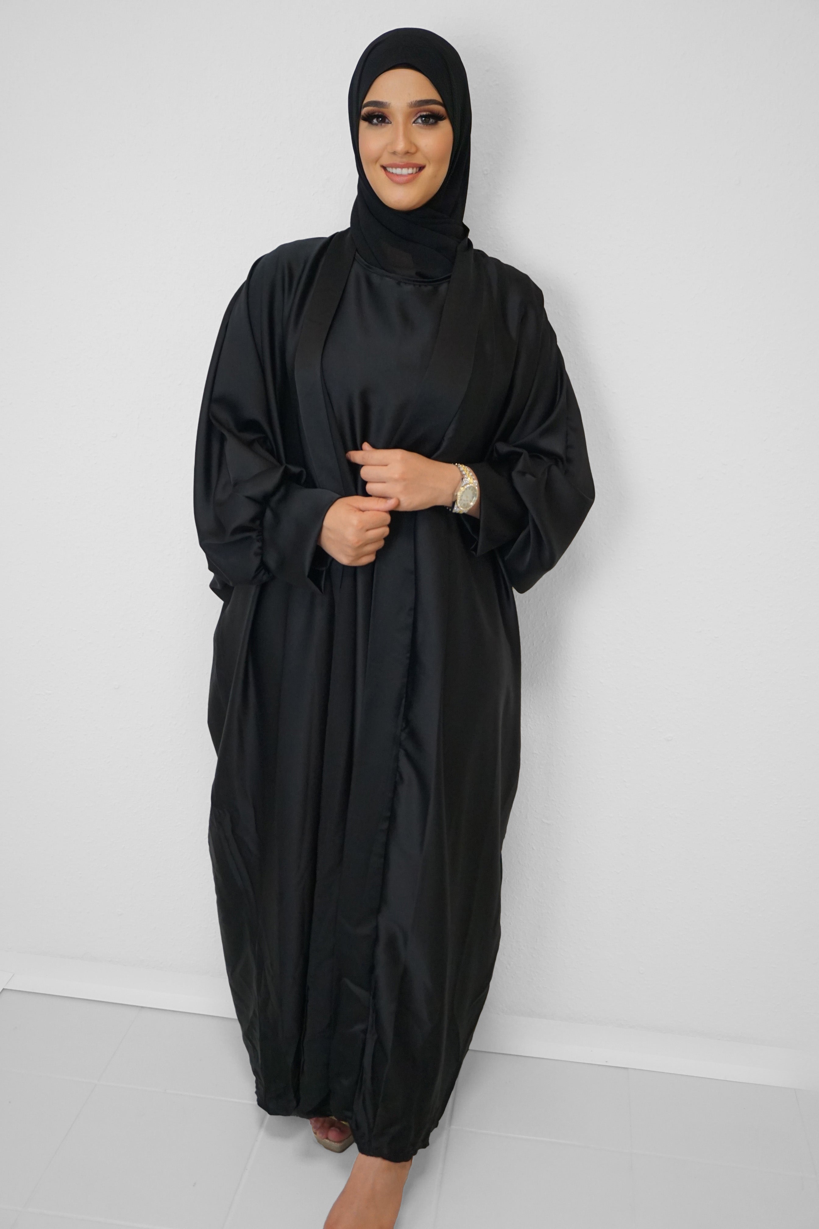 Satin-Abaya Nilofar Schwarz