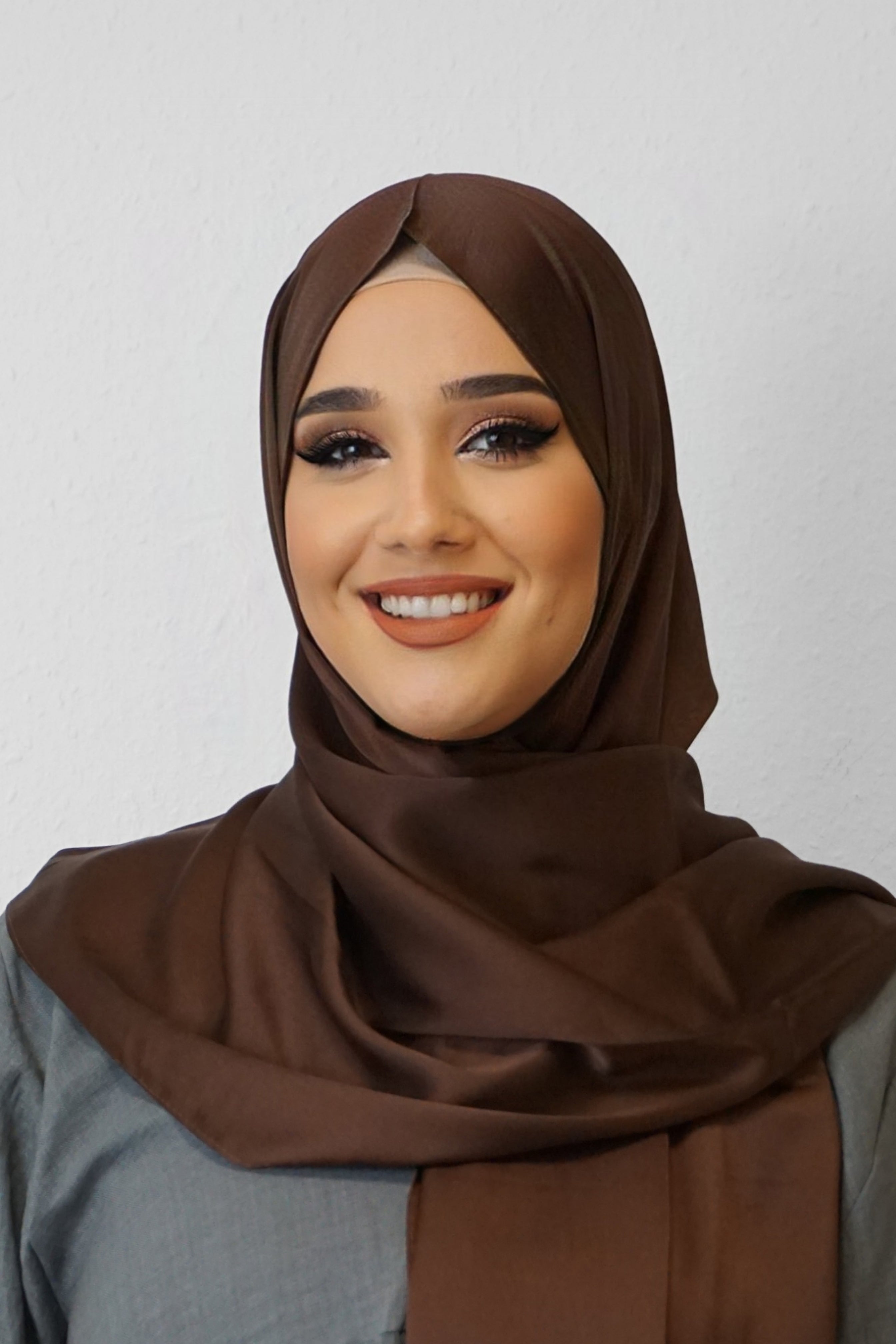 Satin Classic Hijab Braun