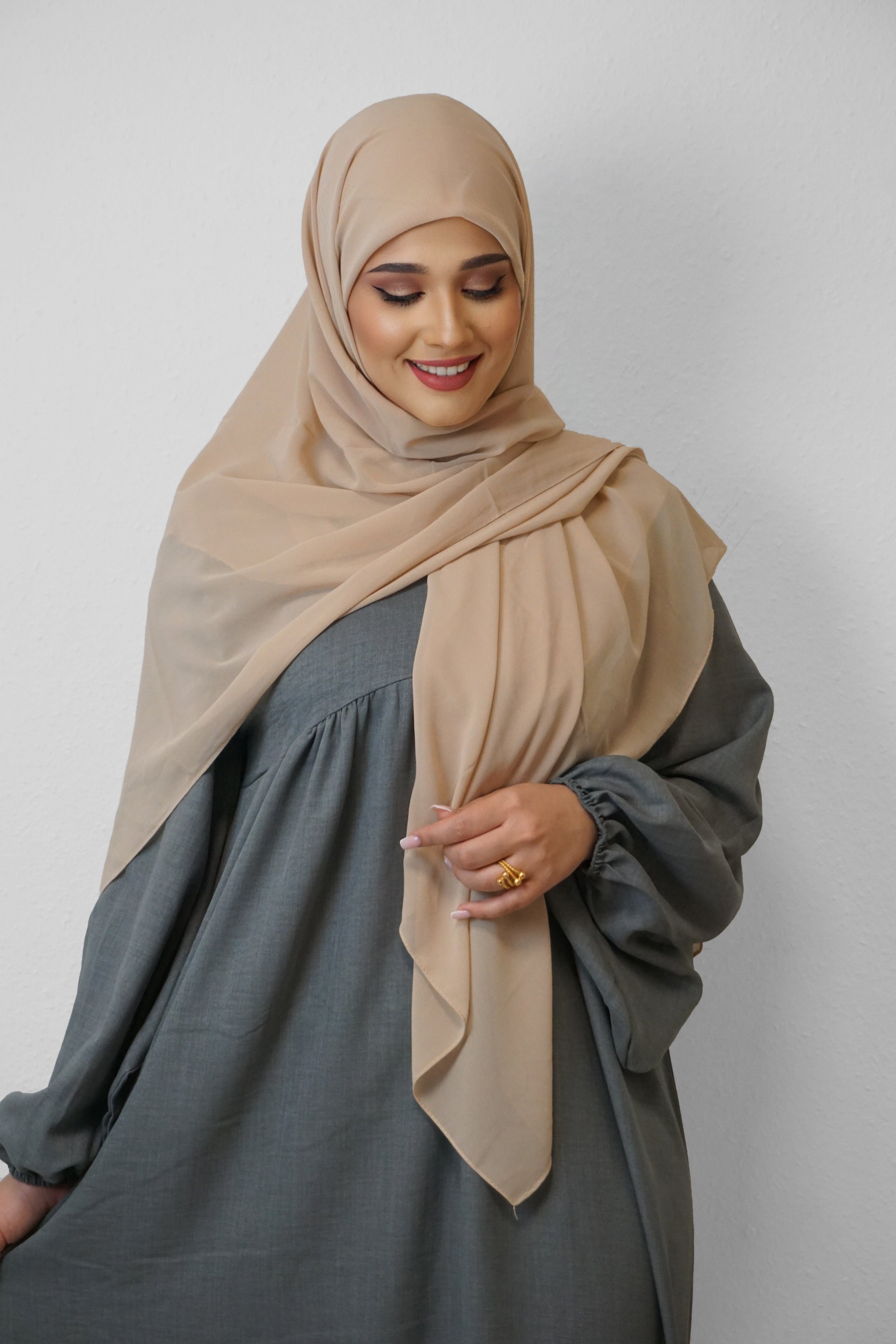 XL Chiffon Quadrat Hijab Beige 2