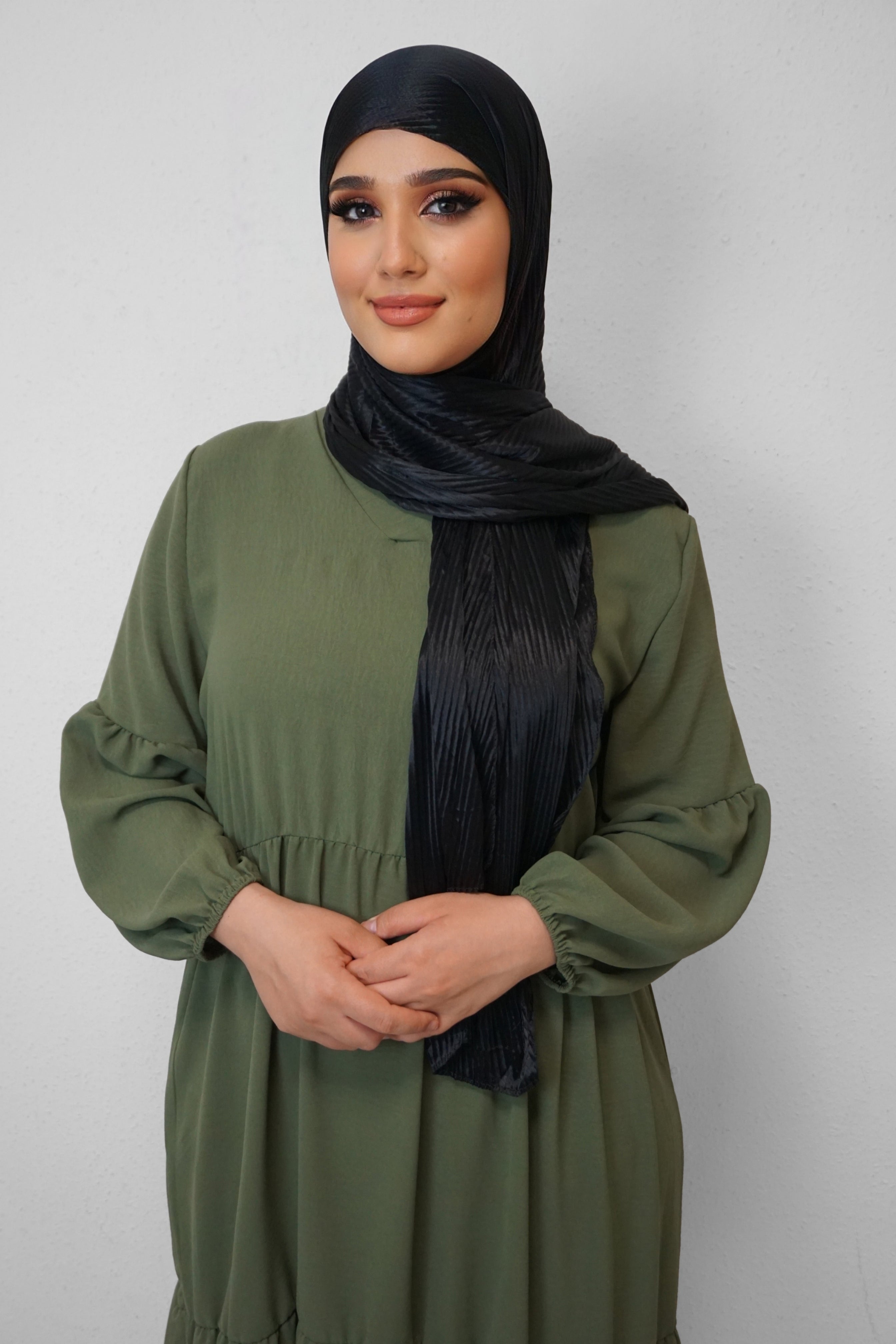 Satin Hijab Plissiert Schwarz