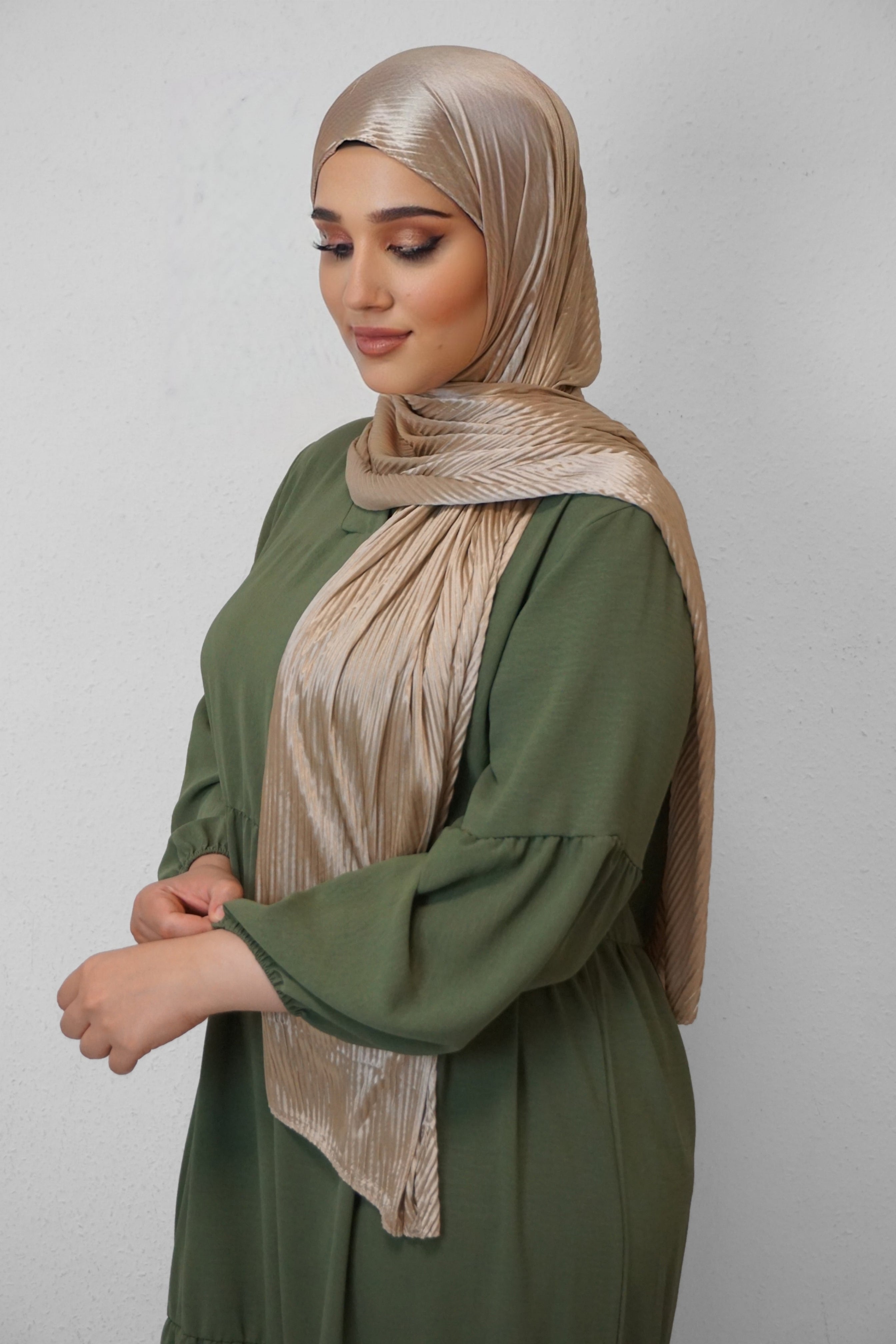Satin Hijab Plissiert Gold
