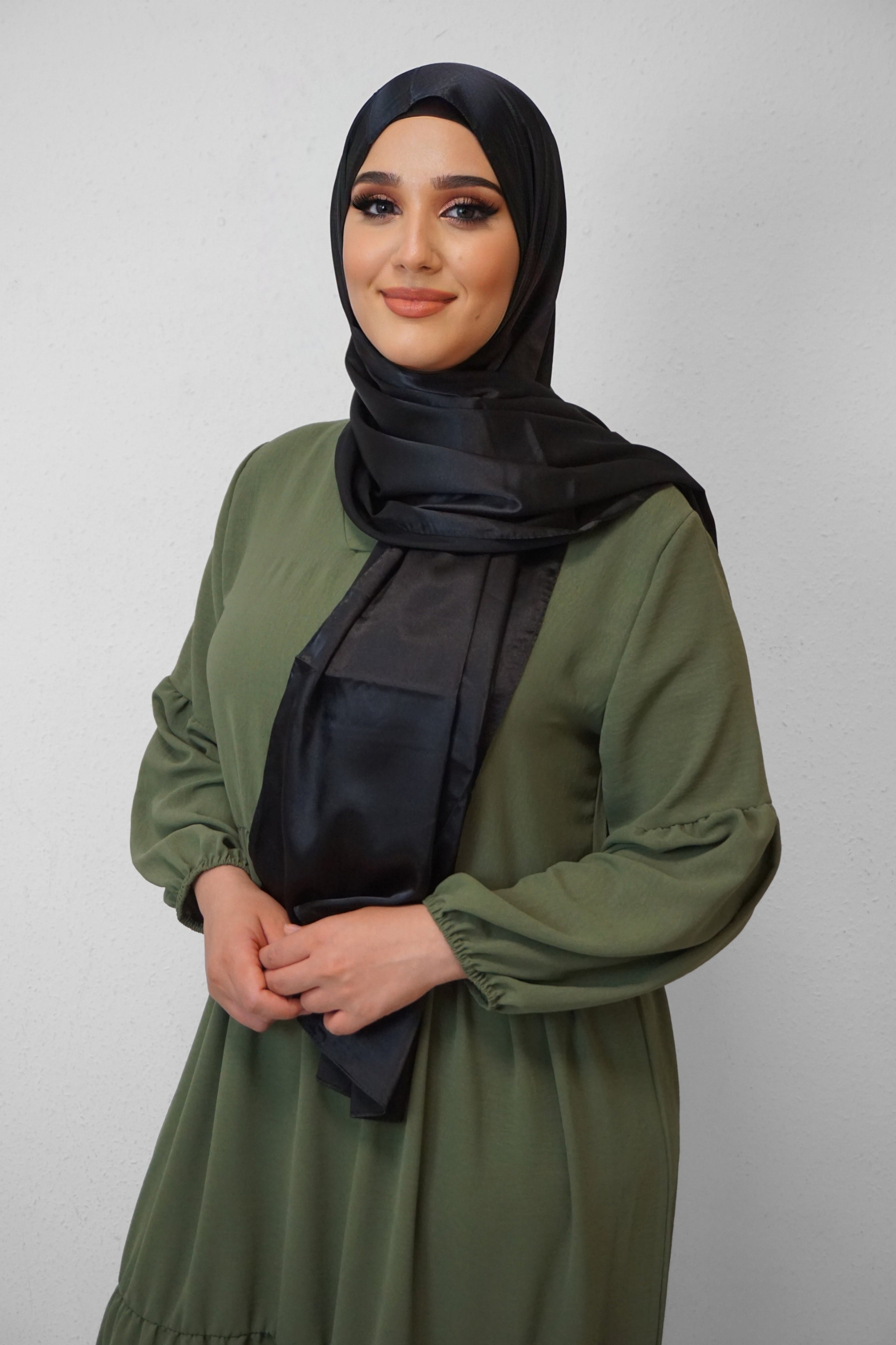 Satin Classic Hijab Schwarz