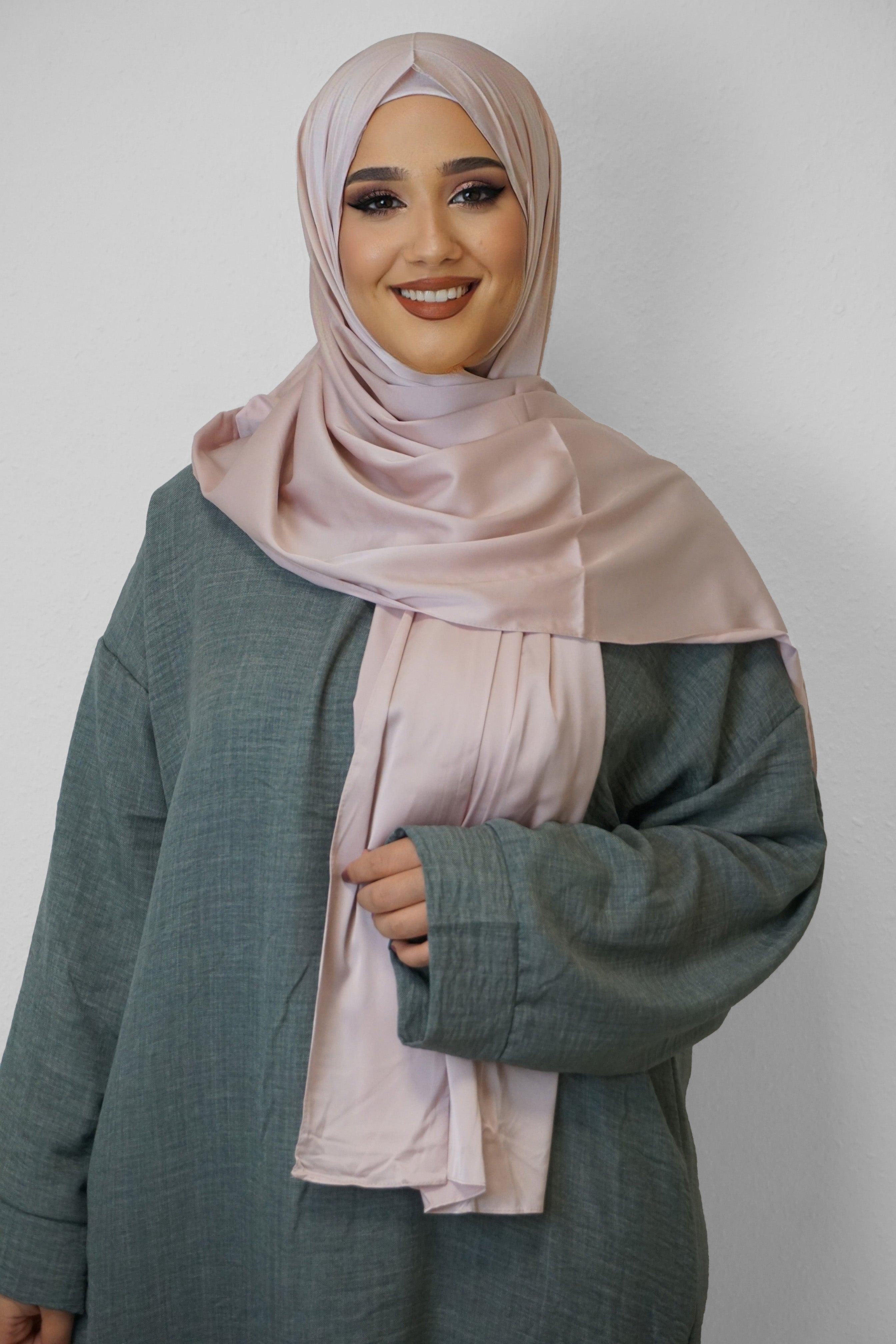 Satin Classic Hijab Weissrosa