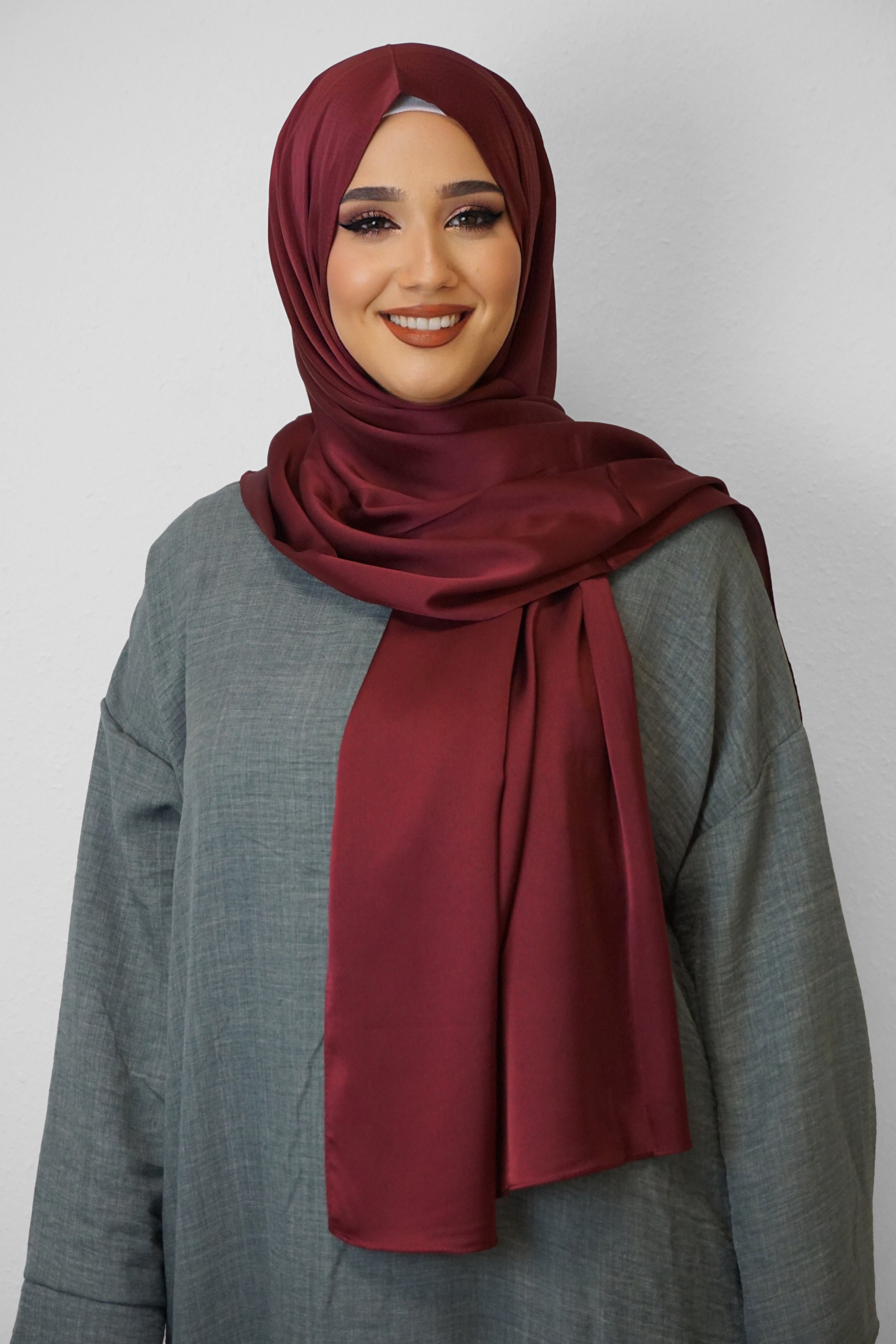 Satin Classic Hijab Bordeaux