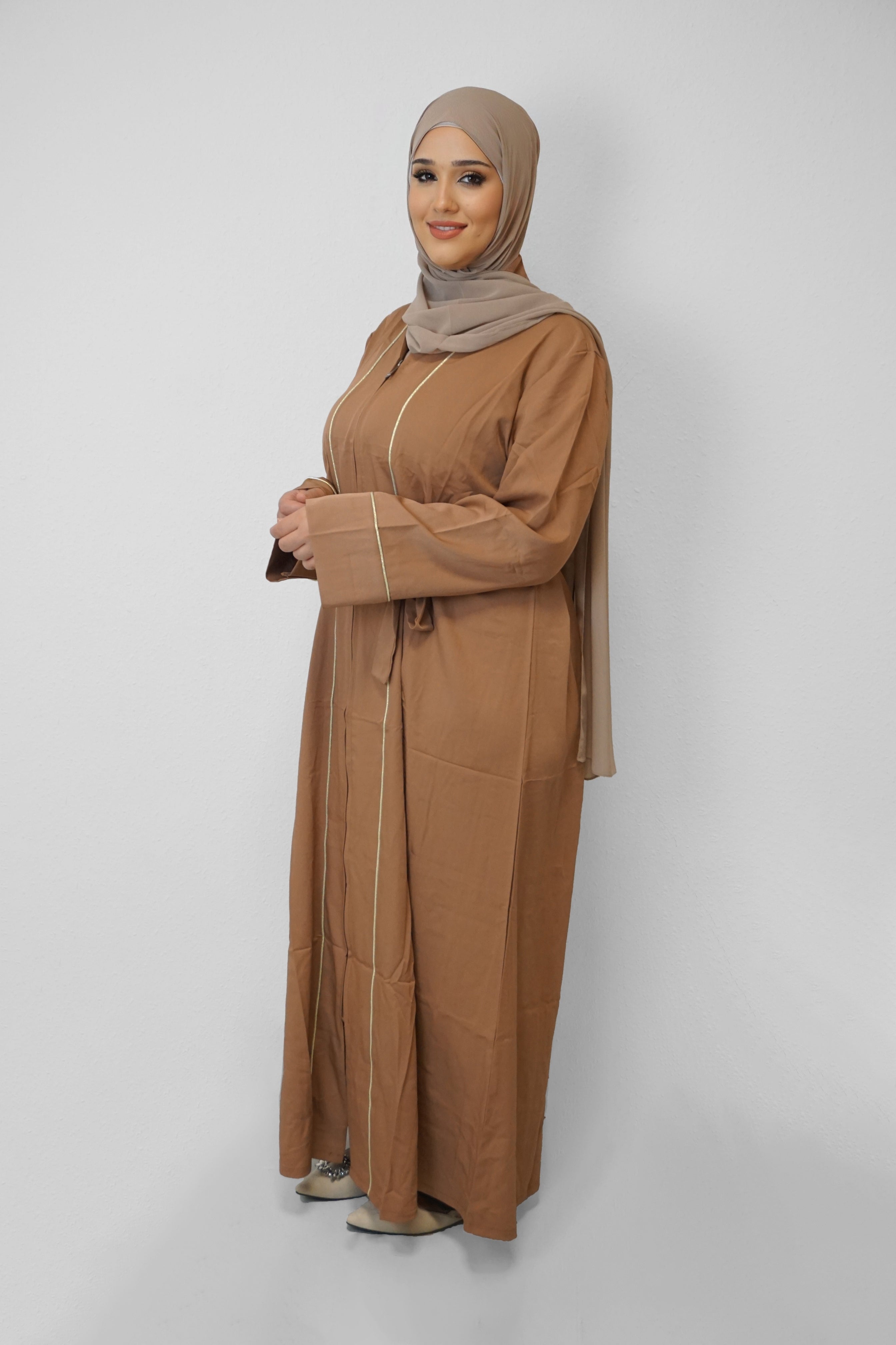 Abaya Namika mit Reisverschluss Camel