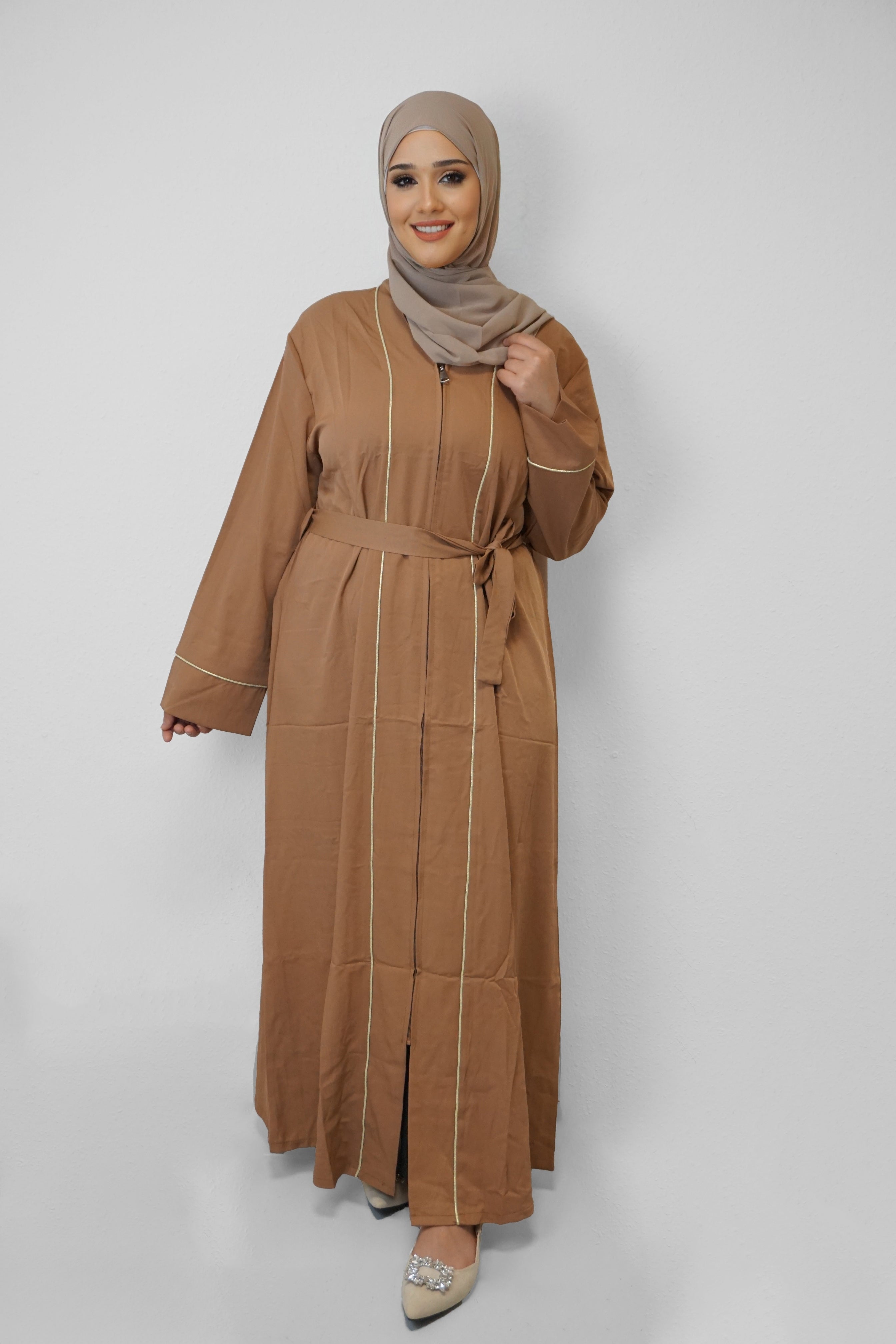 Abaya Namika mit Reisverschluss Camel