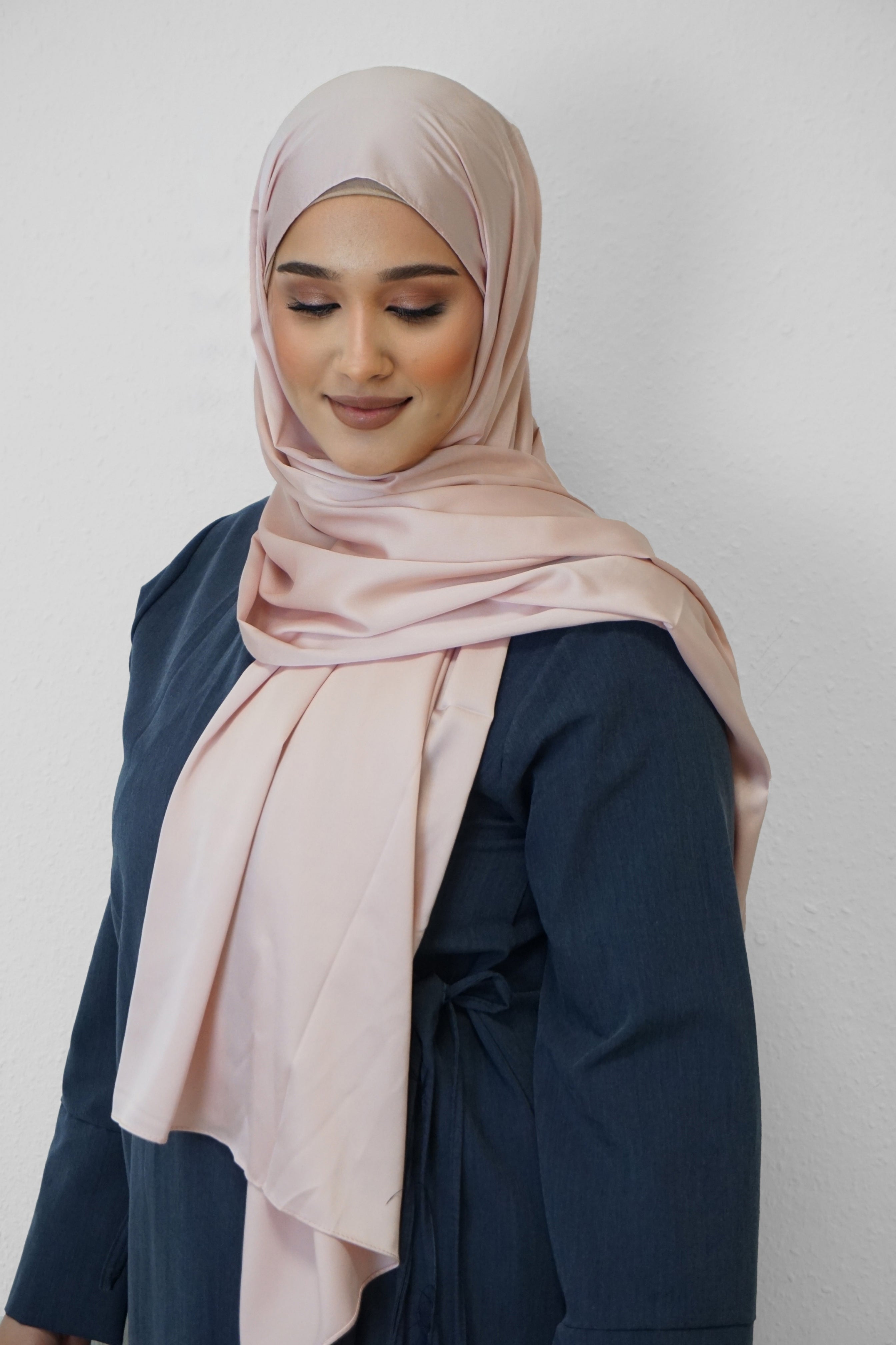 Satin Classic Hijab Dark-Blush
