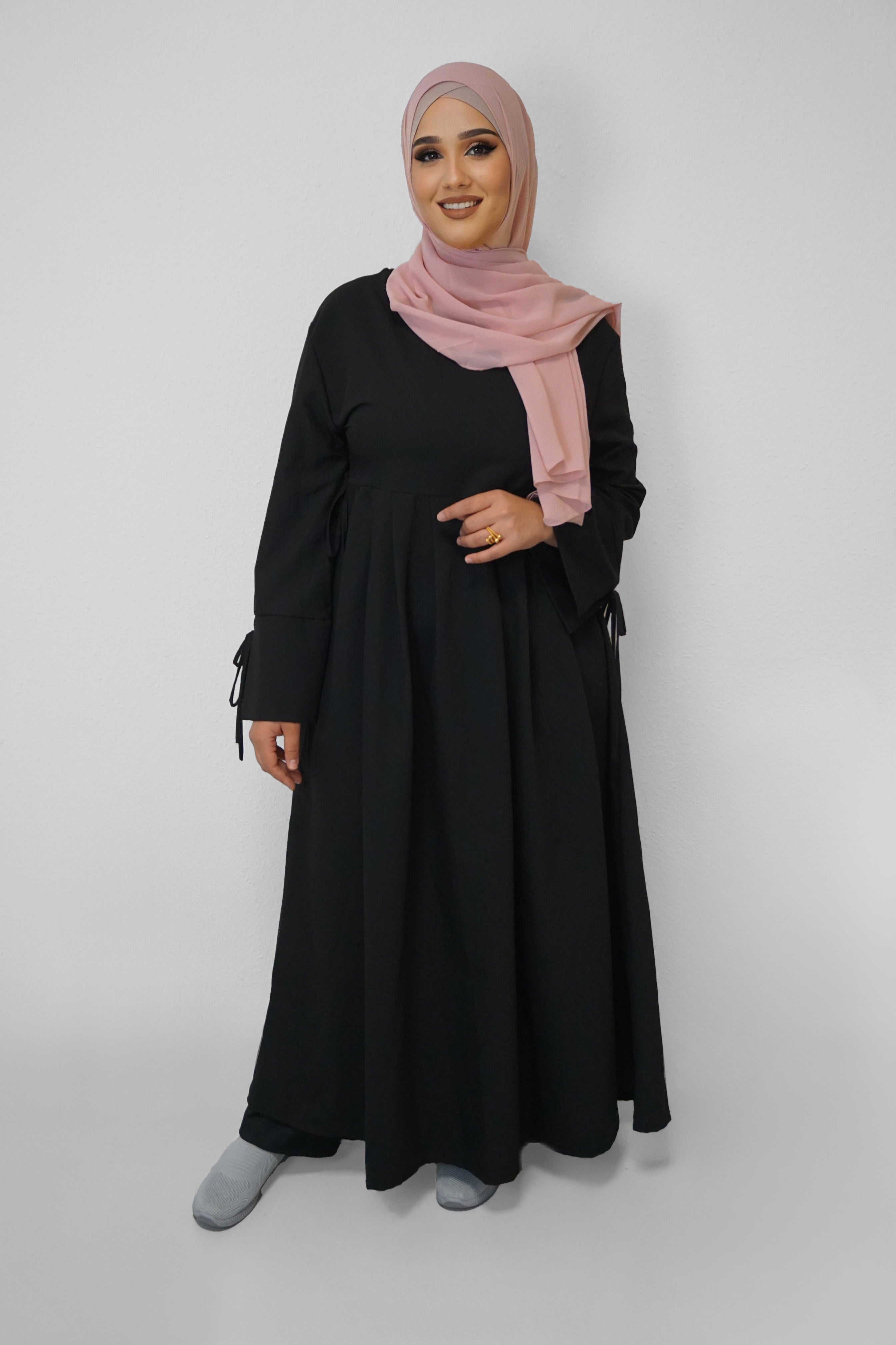 Abaya Yasmin Schwarz