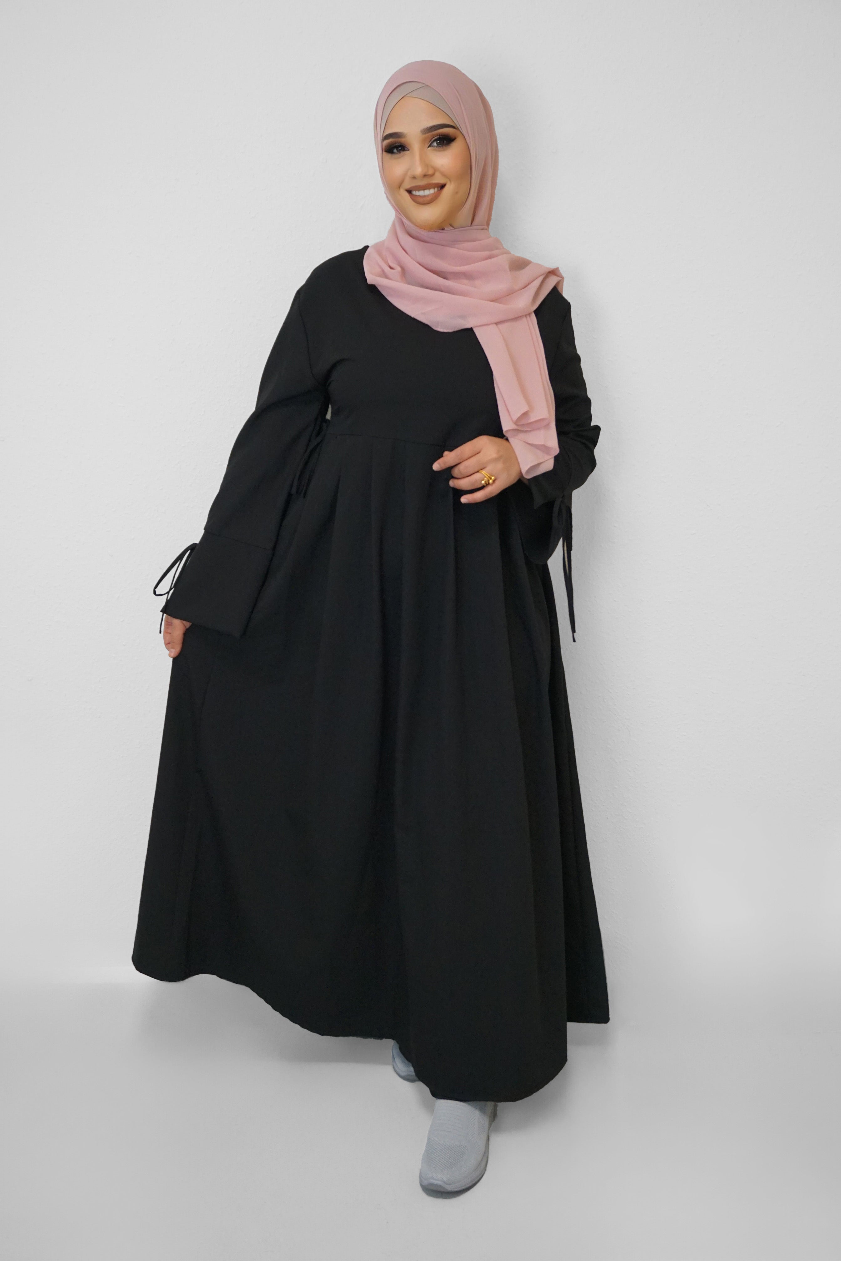 Abaya Yasmin Schwarz