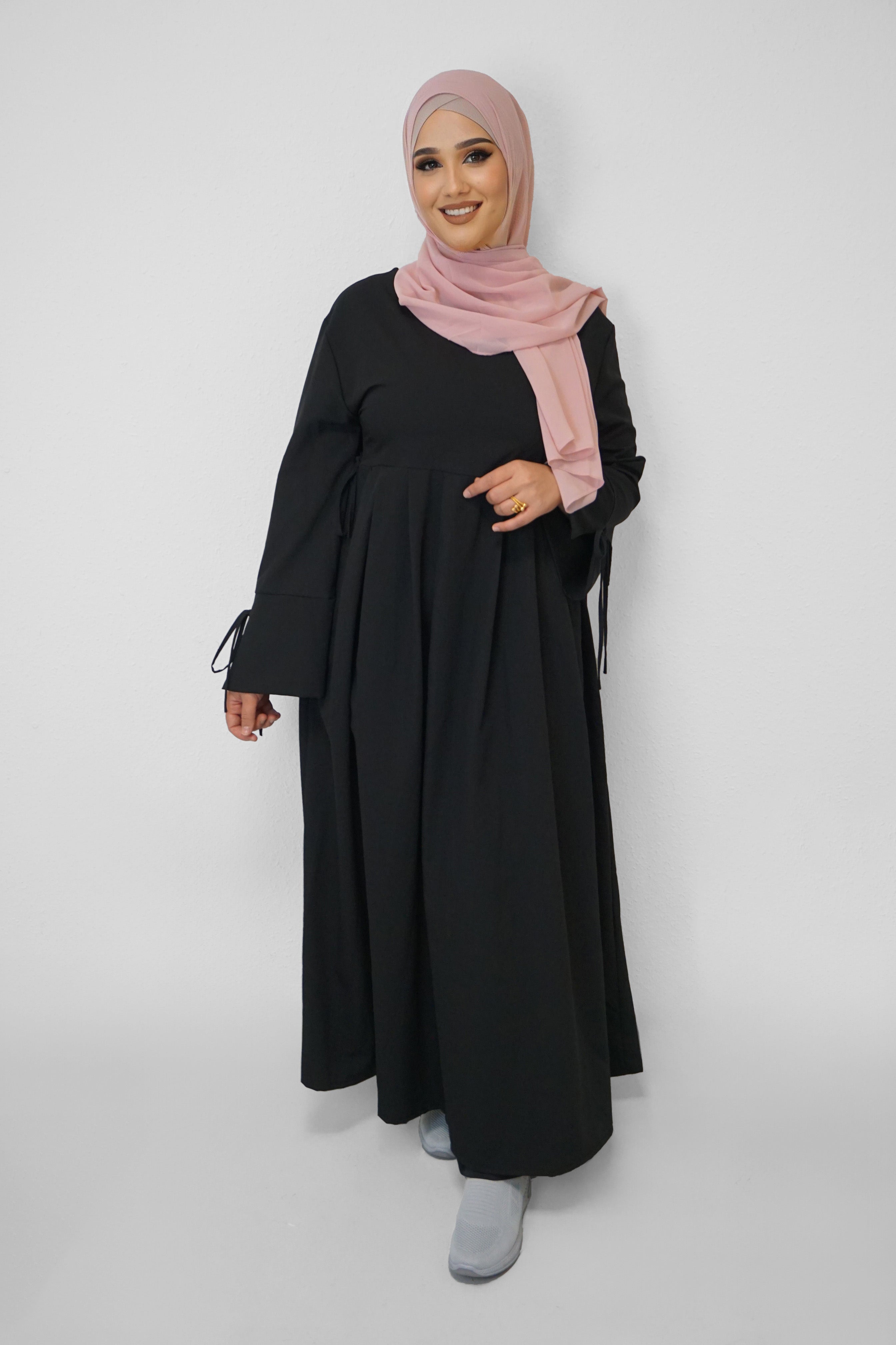 Abaya Yasmin Schwarz