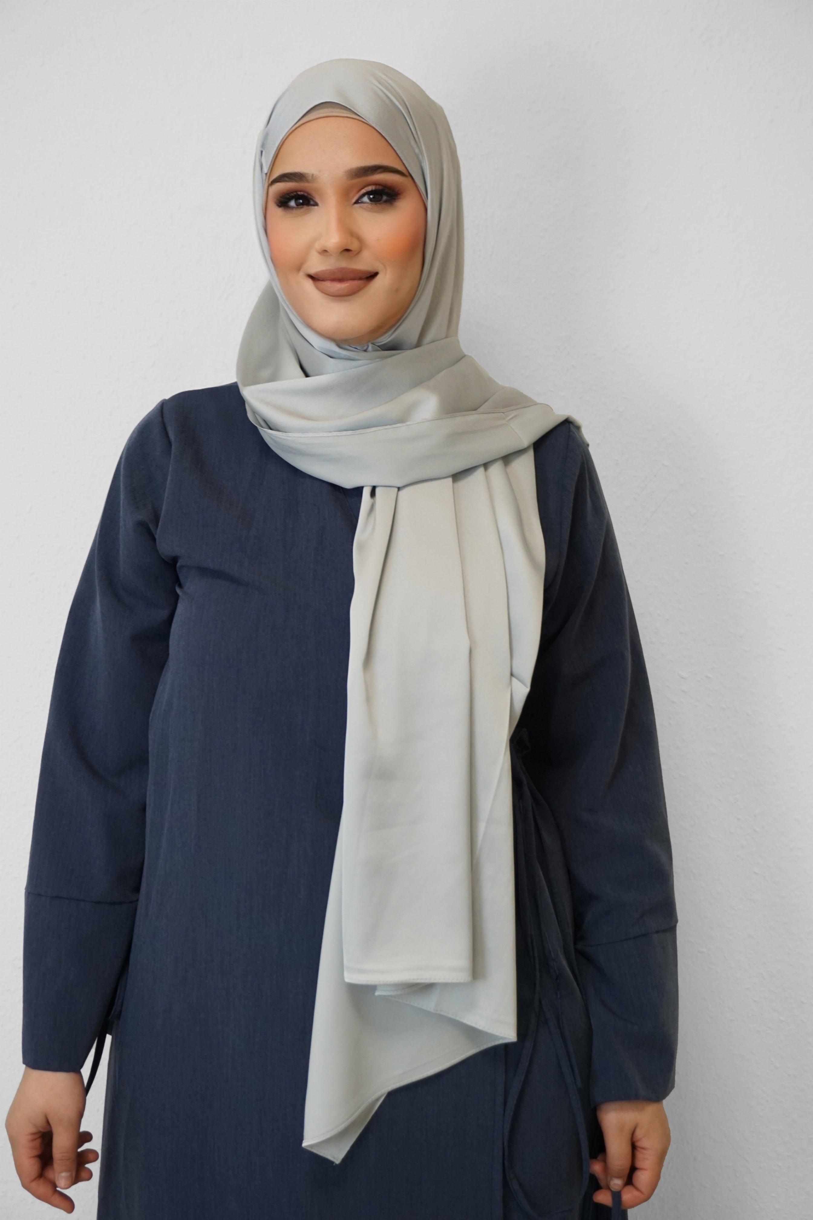 Satin Classic Hijab Silbergrau
