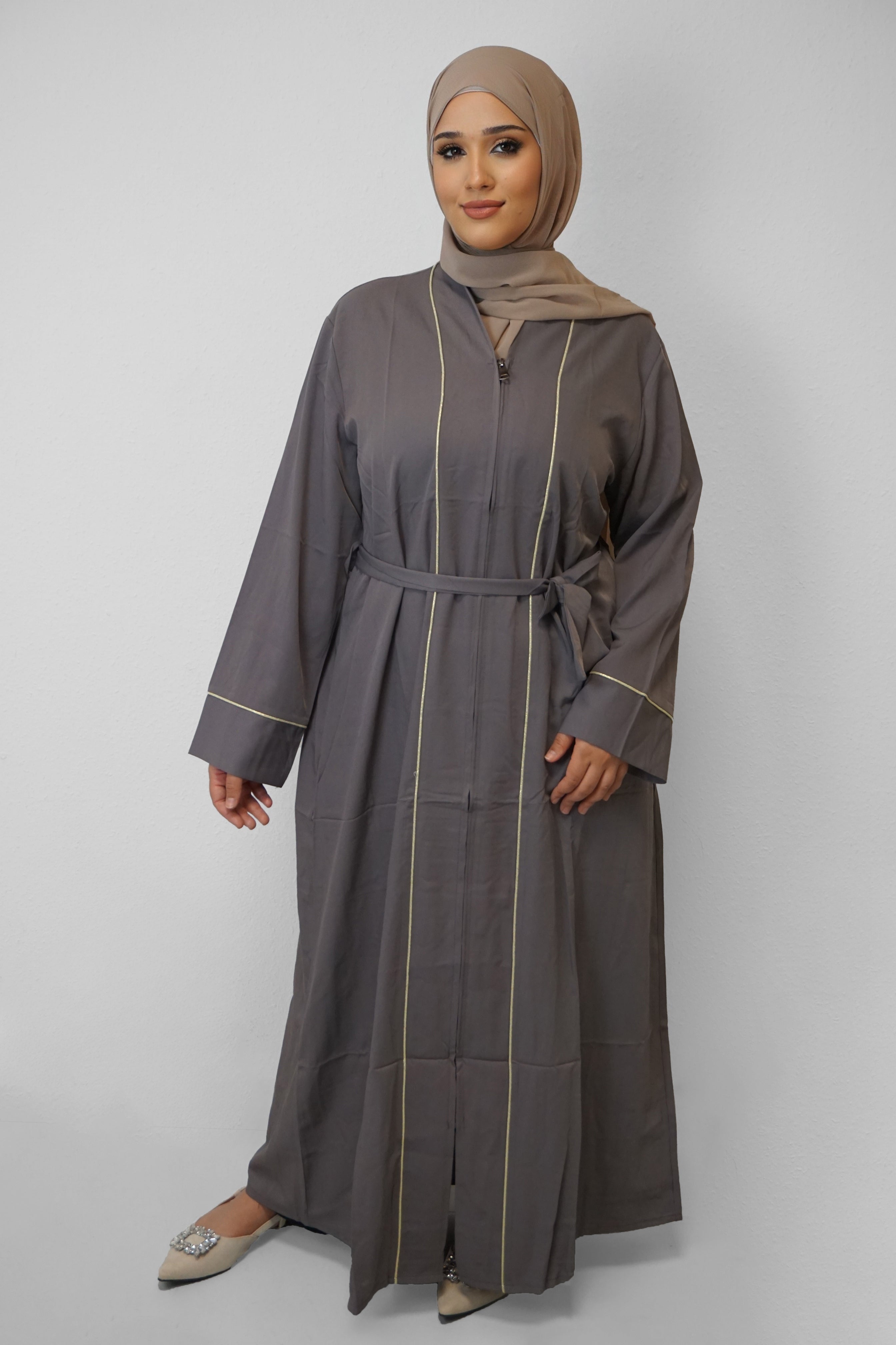 Abaya Namika mit Reisverschluss Taupe