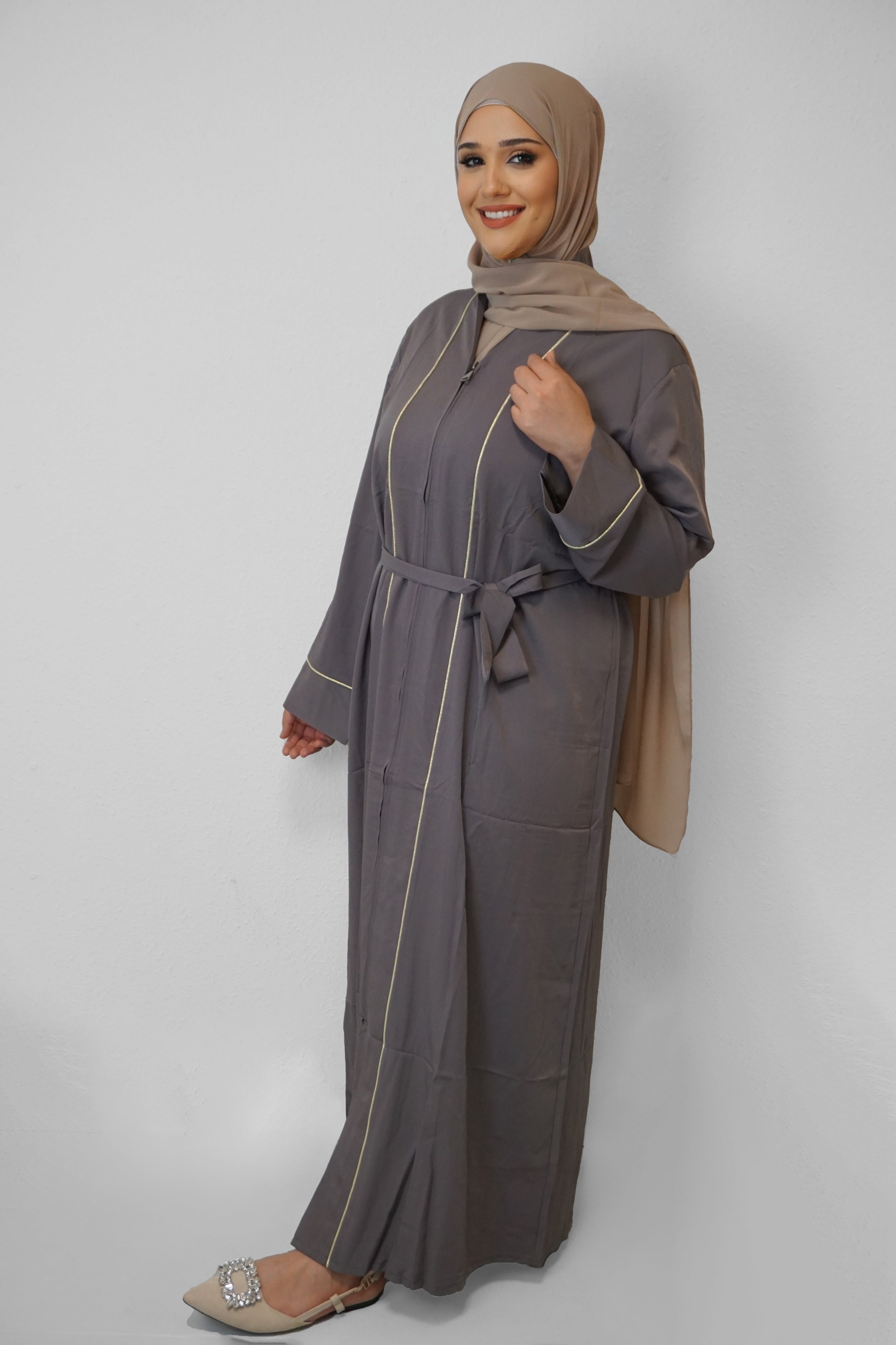 Abaya Namika mit Reisverschluss Taupe