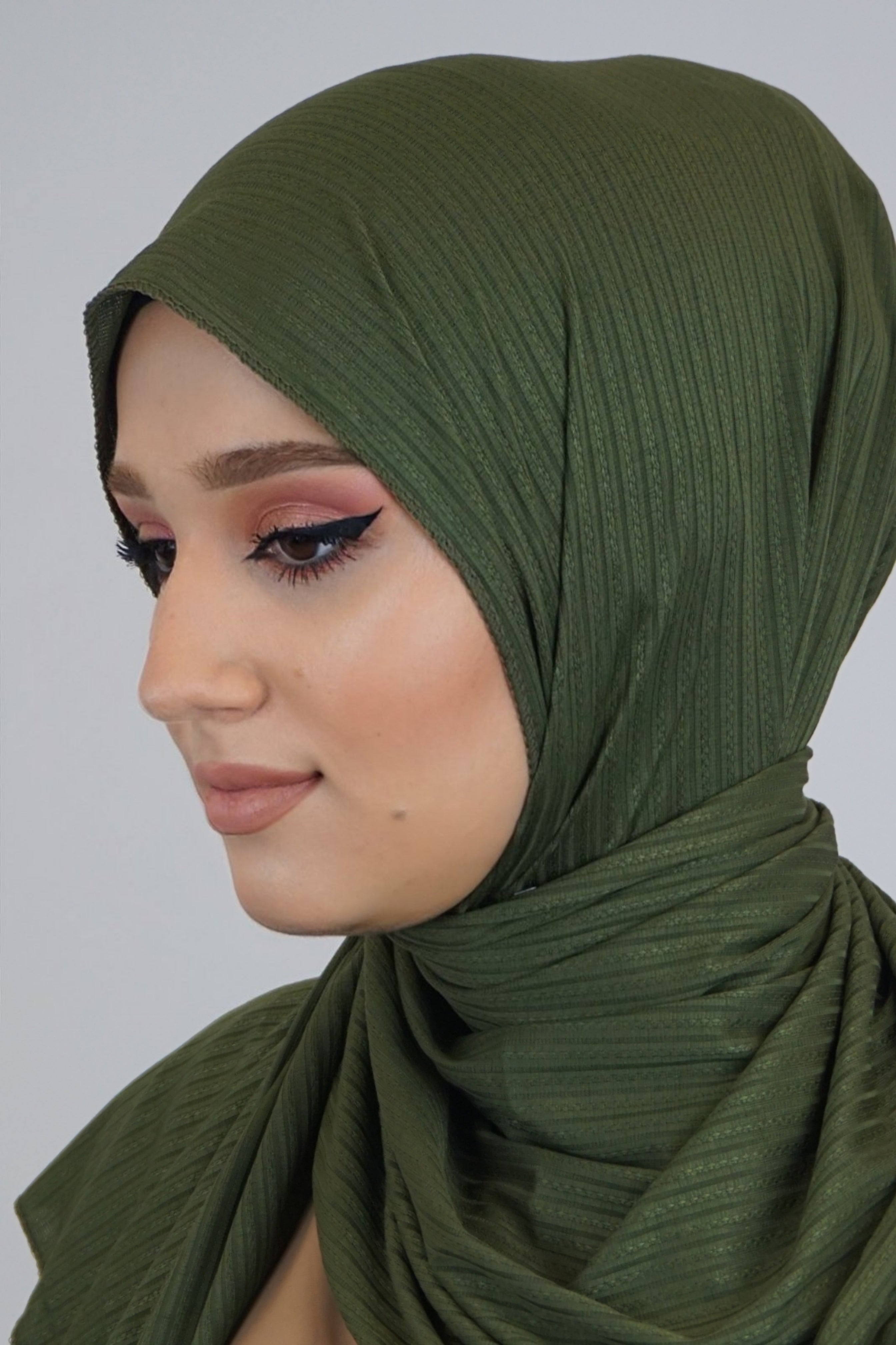 Premium Jersey Ripped Hijab Moosgrün