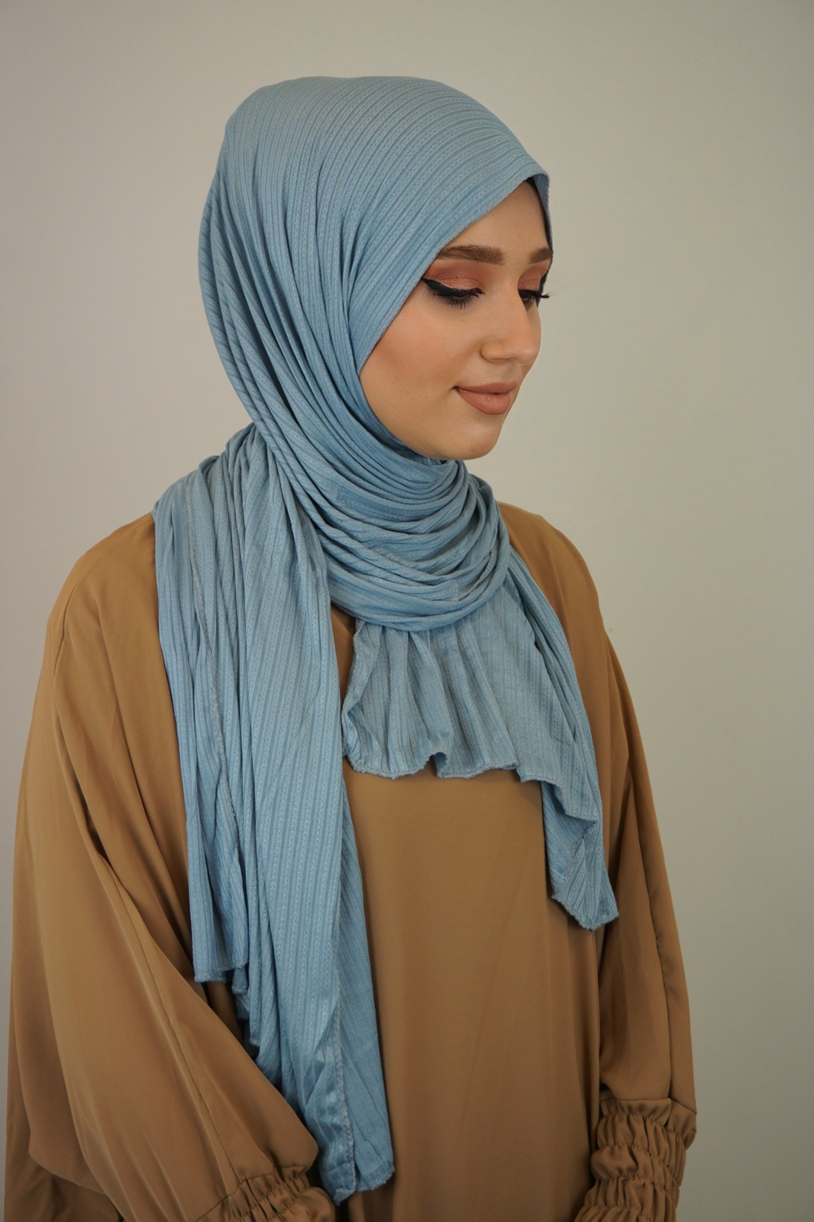 Premium Jersey Ripped Hijab Hellblau