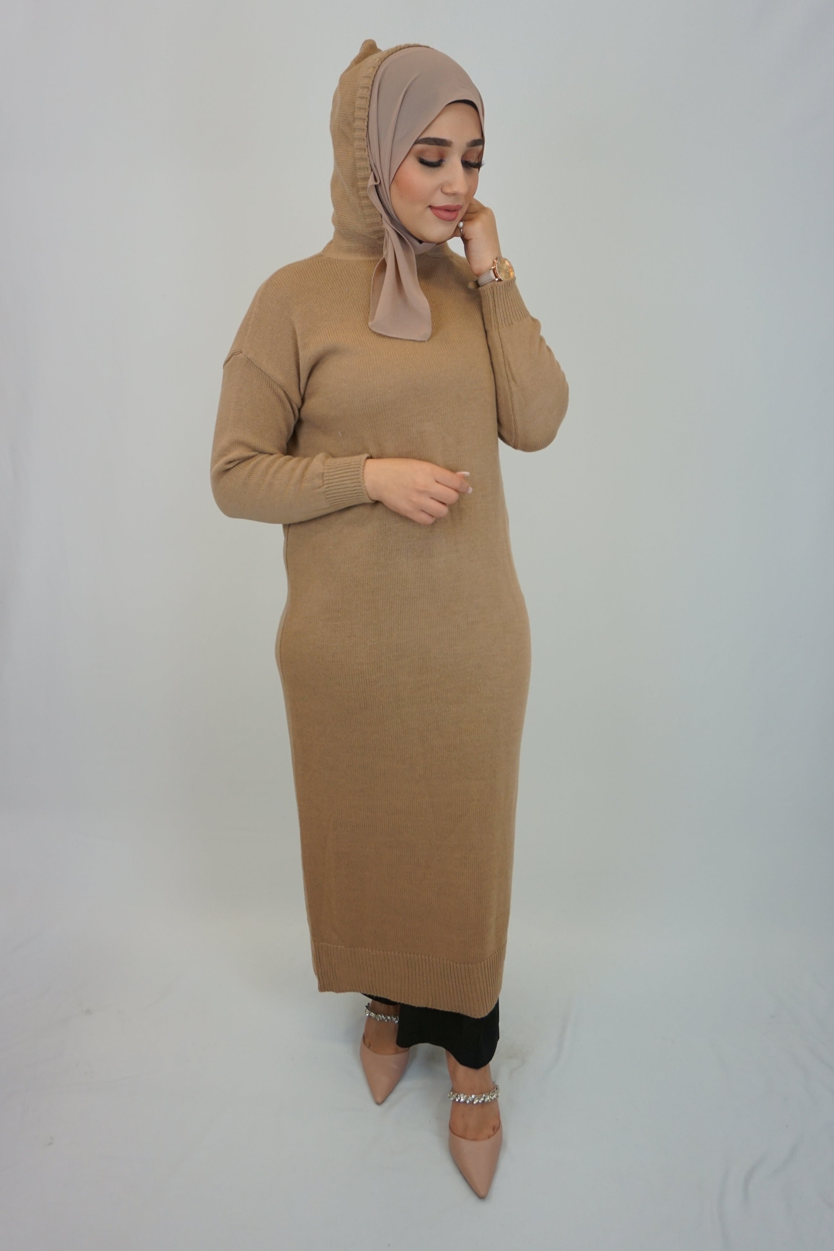 Strick-Kleid mit Kapuze Beige