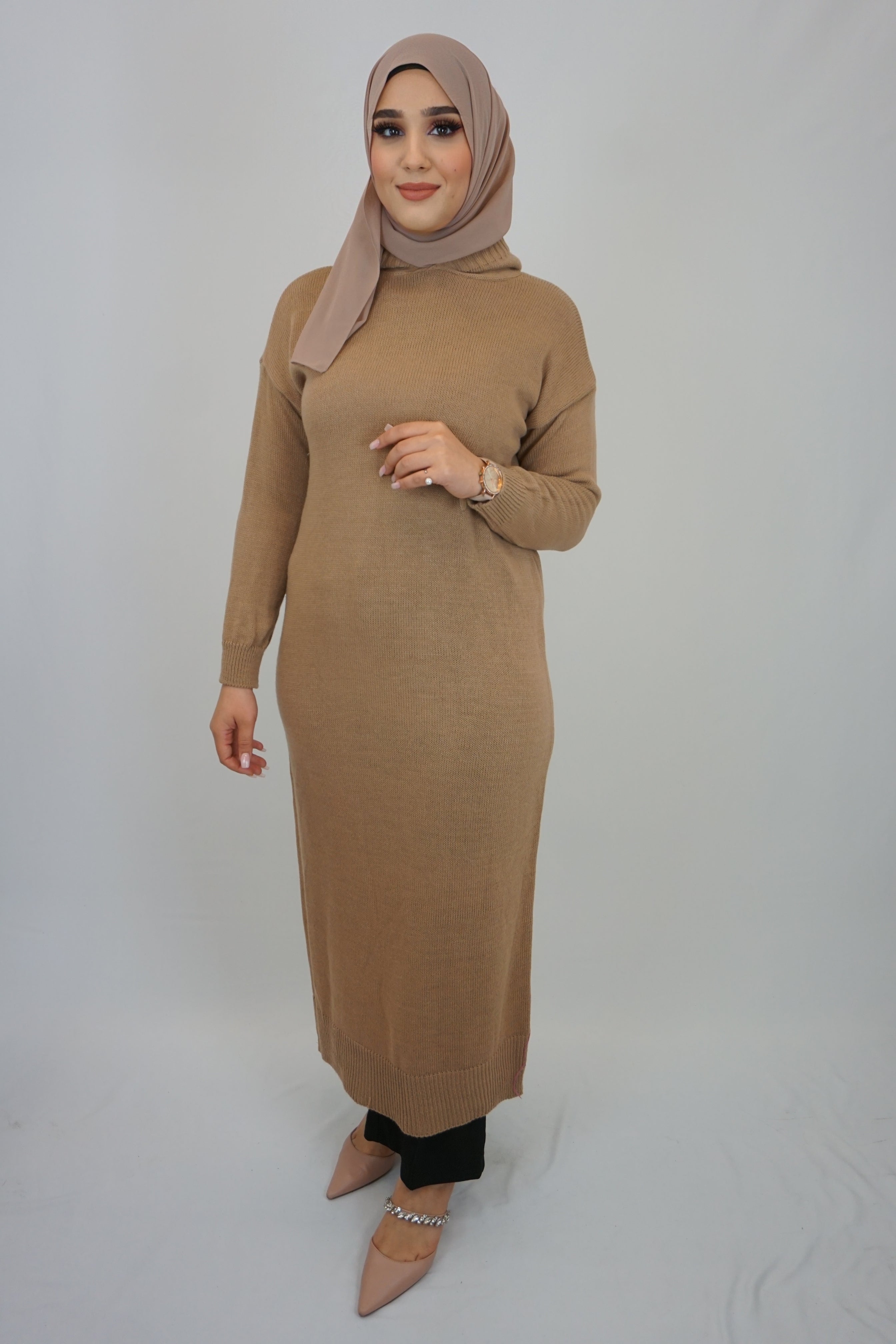 Strick-Kleid mit Kapuze Beige