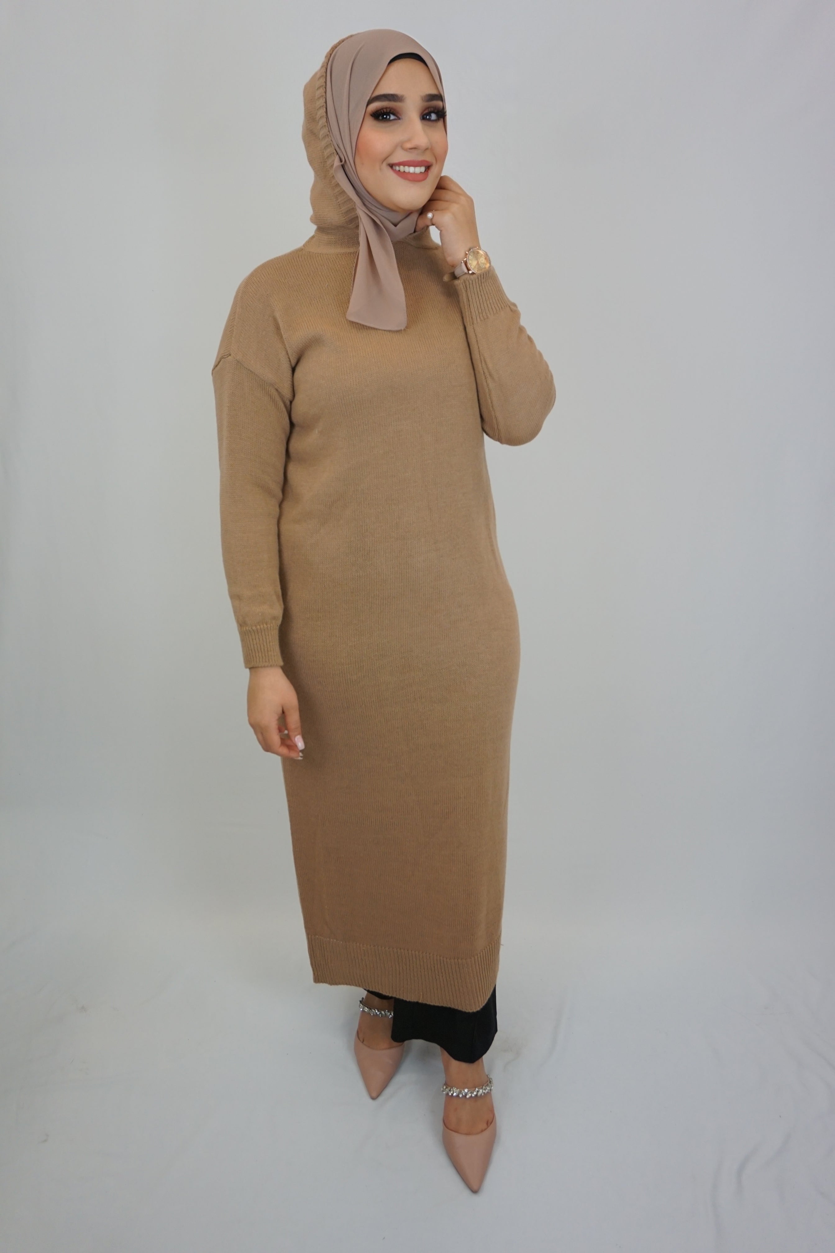 Strick-Kleid mit Kapuze Beige